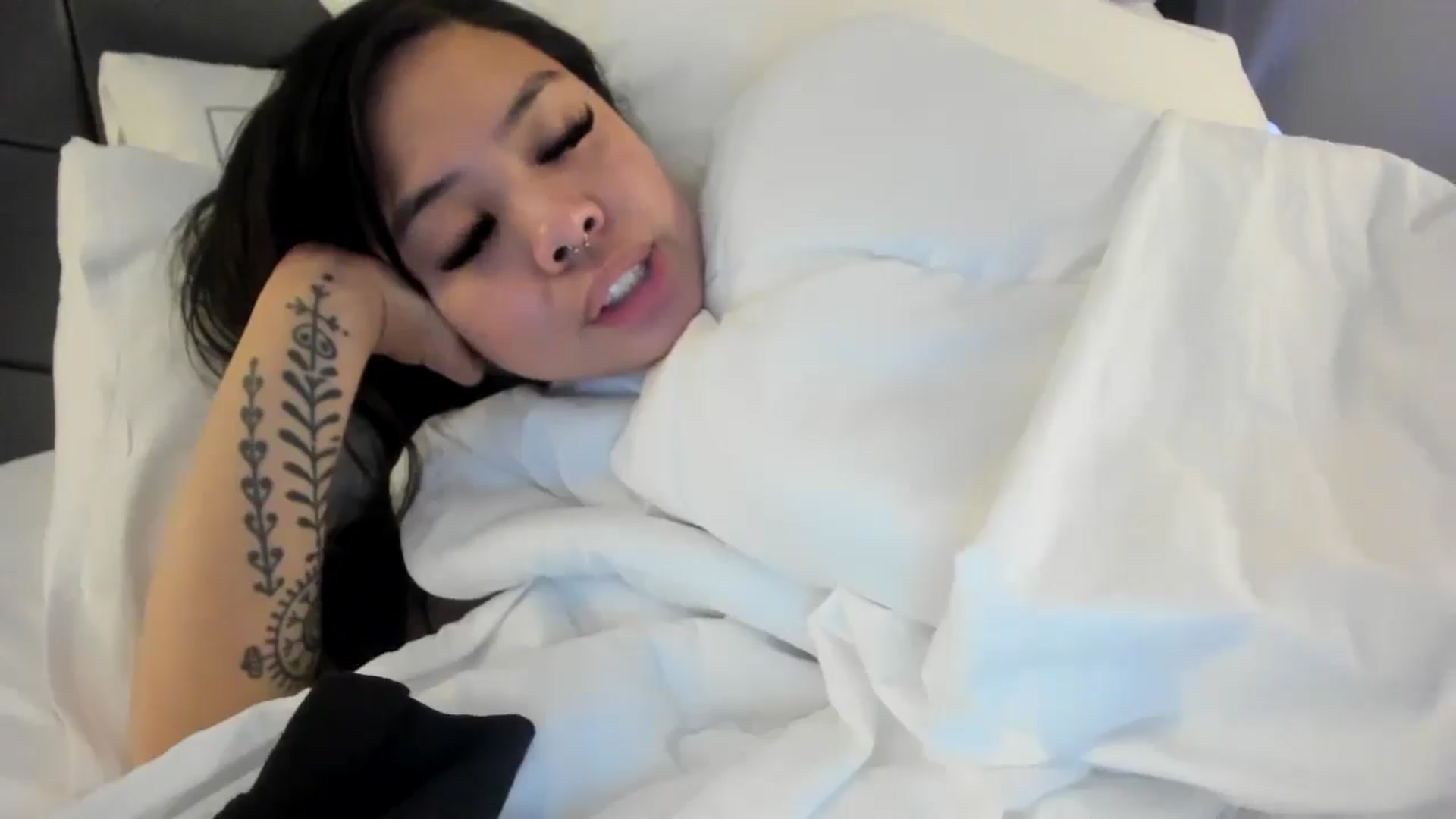 Gallery image thumbnail from dolllface's myfreecams stream on, 05/21/2025, 07:21 image 8 of 20