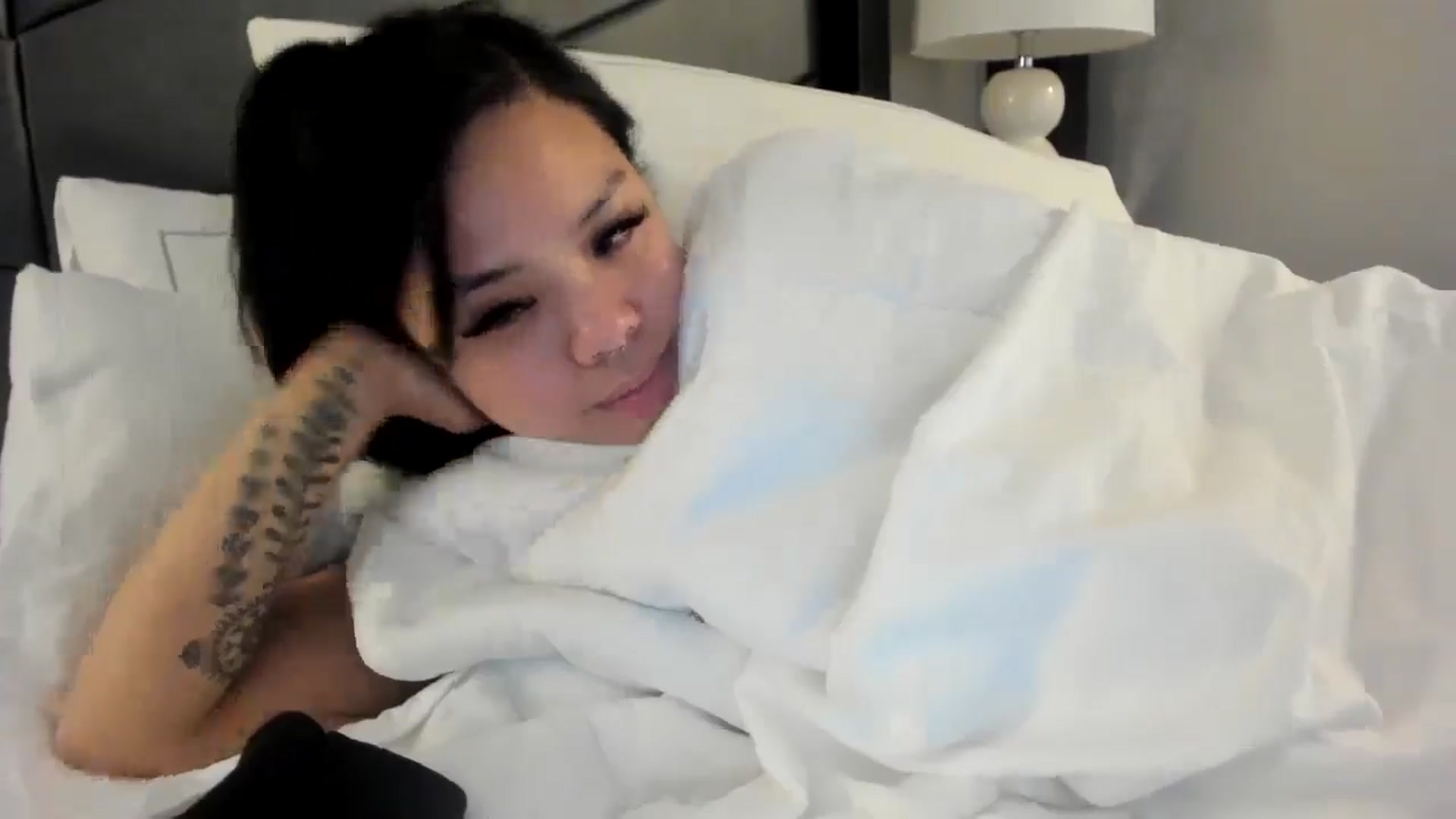 Gallery image thumbnail from dolllface's myfreecams stream on, 05/21/2025, 07:21 image 7 of 20