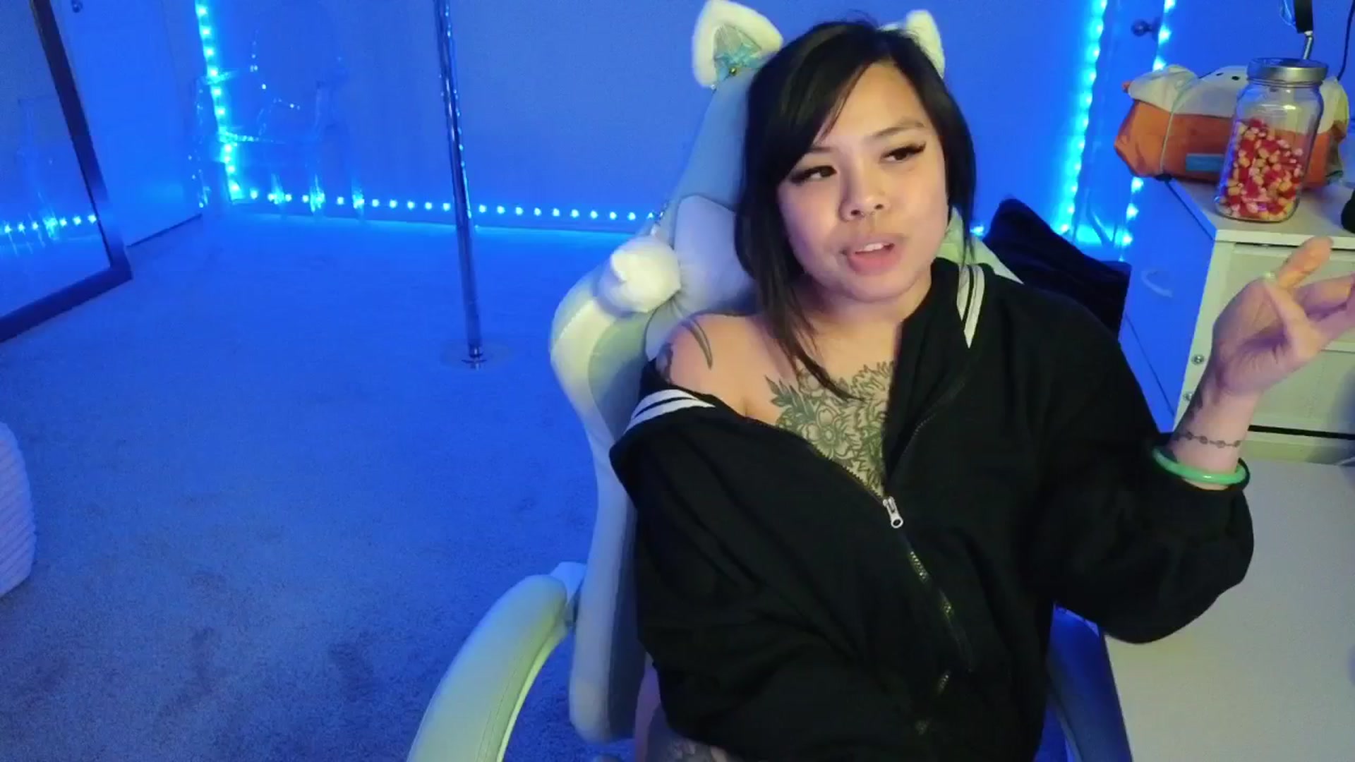 Gallery image thumbnail from dolllface's myfreecams stream on, 11/08/2025, 11:06 image 12 of 20