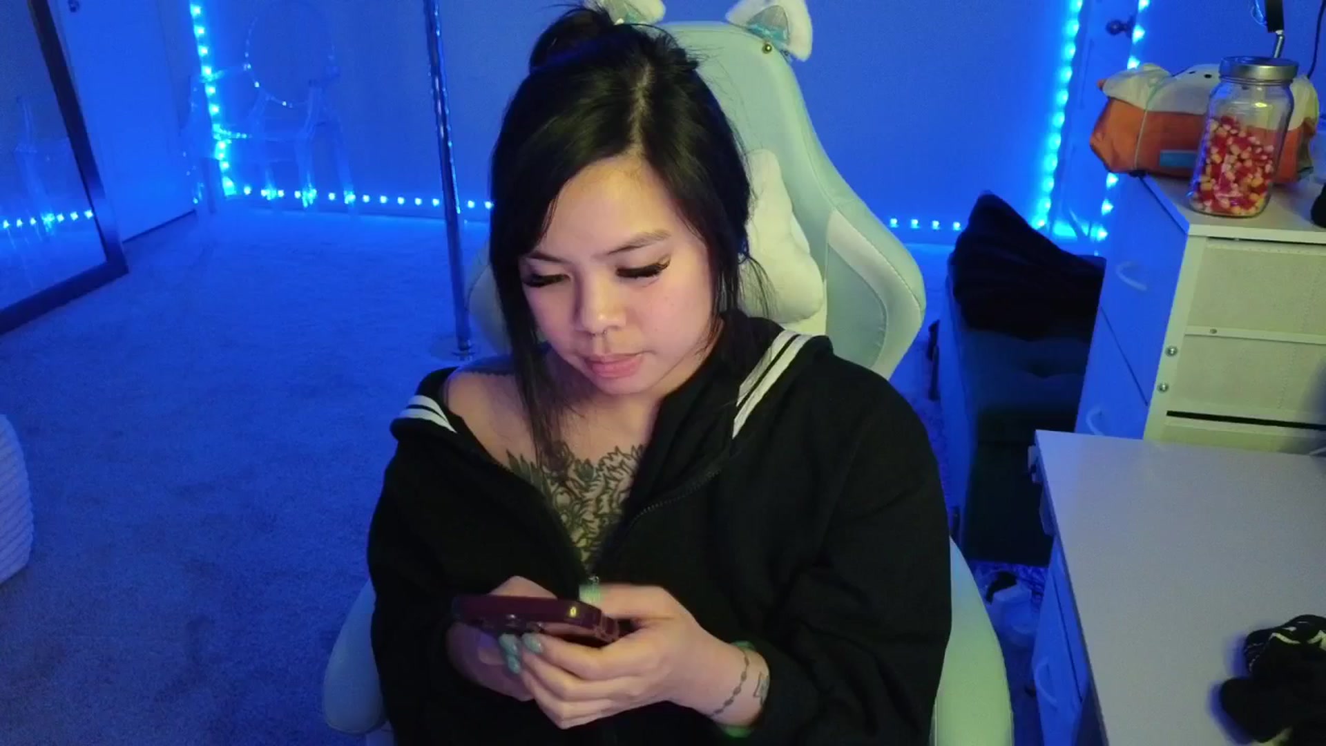 Gallery image thumbnail from dolllface's myfreecams stream on, 11/08/2025, 11:06 image 6 of 20