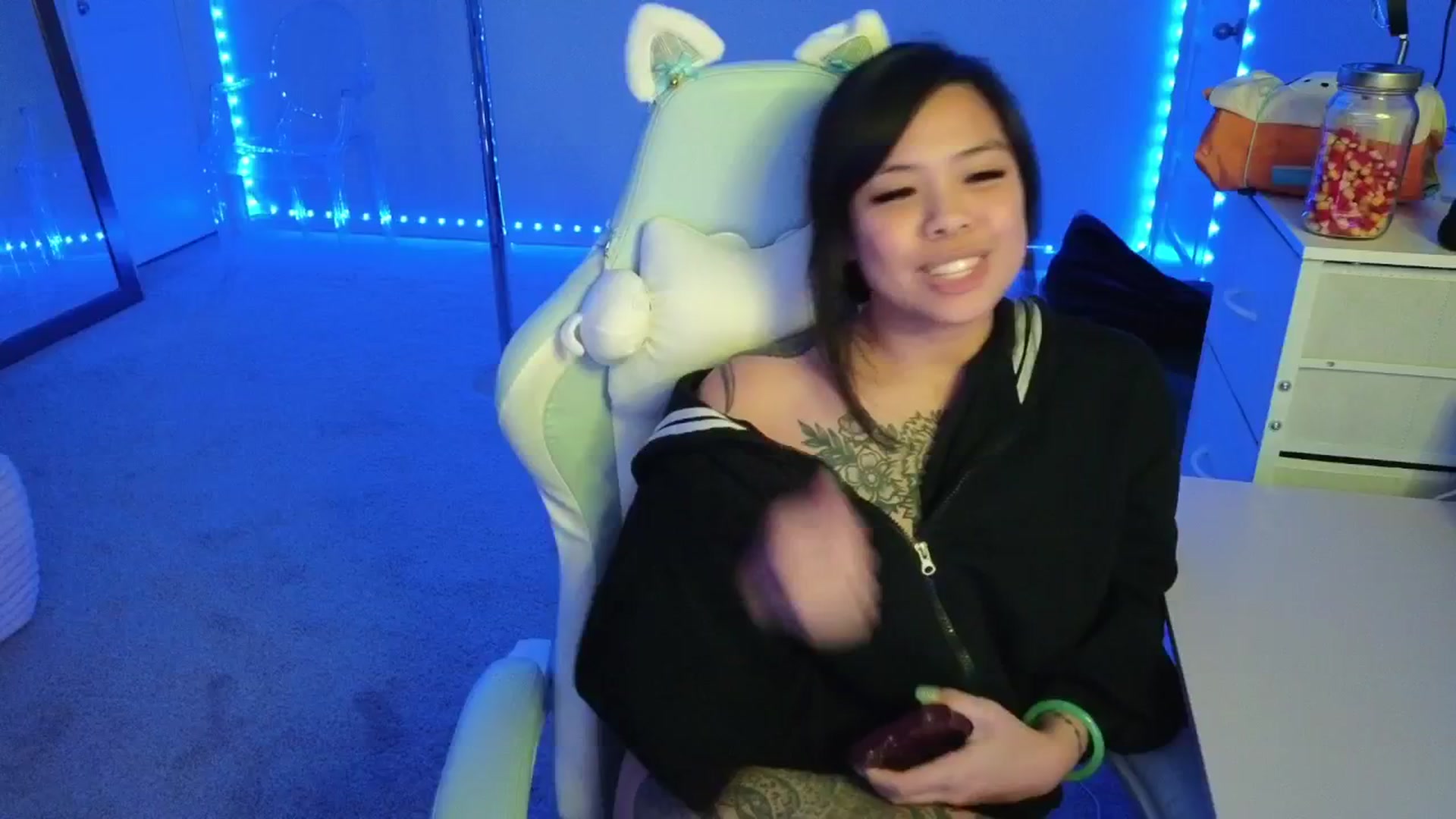 Gallery image thumbnail from dolllface's myfreecams stream on, 11/08/2025, 11:06 image 17 of 20