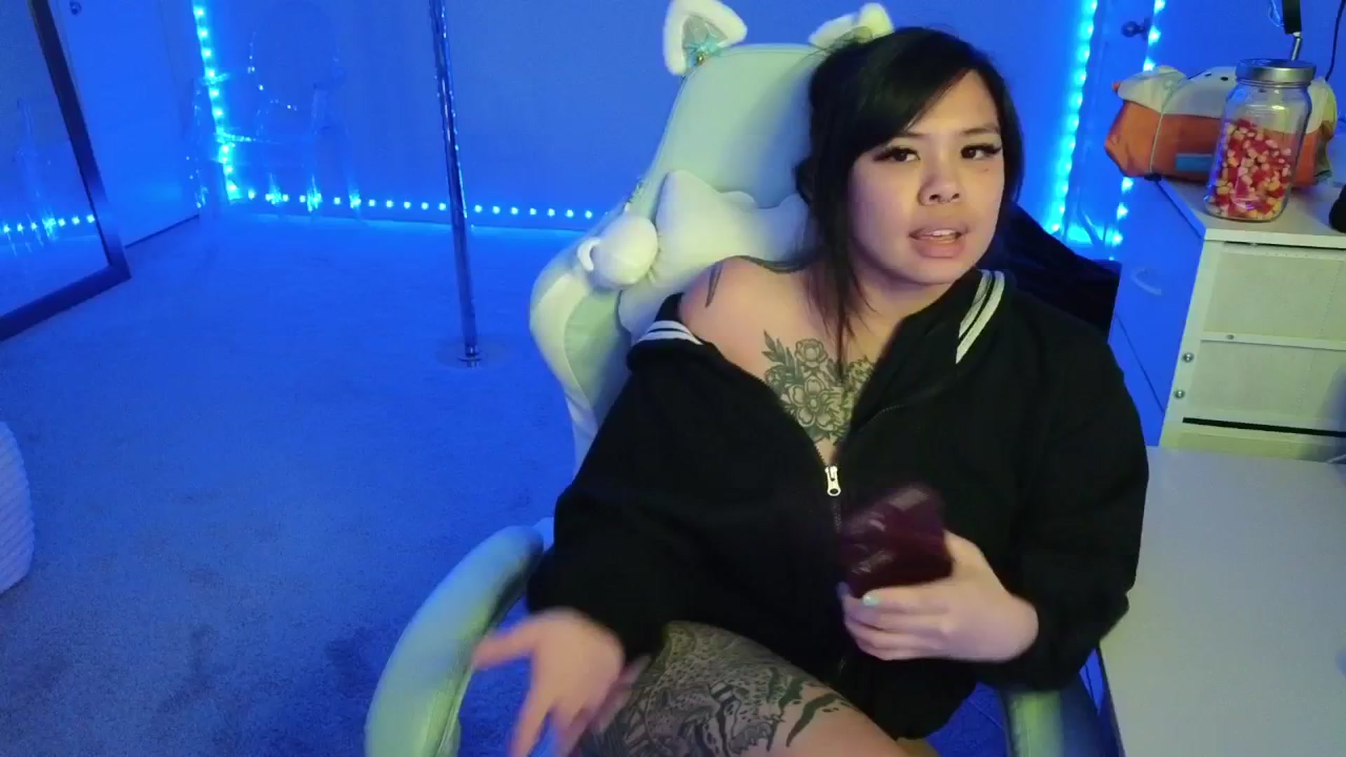 Gallery image thumbnail from dolllface's myfreecams stream on, 11/08/2025, 11:06 image 4 of 20