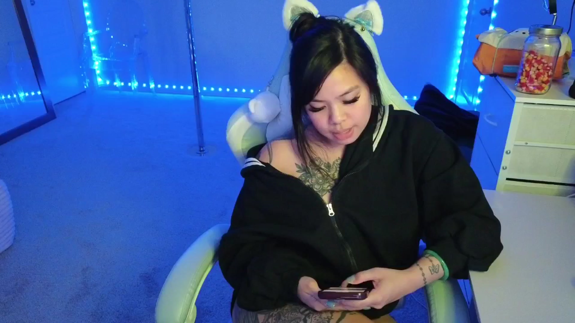 Gallery image thumbnail from dolllface's myfreecams stream on, 11/08/2025, 11:06 image 5 of 20