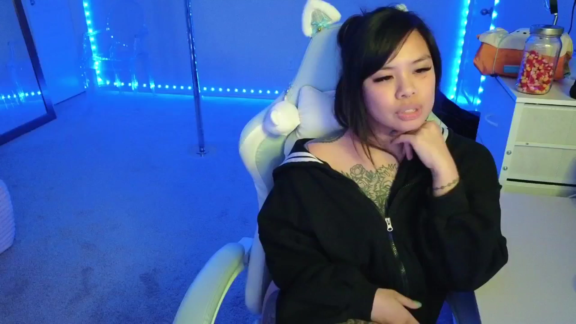 Gallery image thumbnail from dolllface's myfreecams stream on, 11/08/2025, 11:06 image 11 of 20