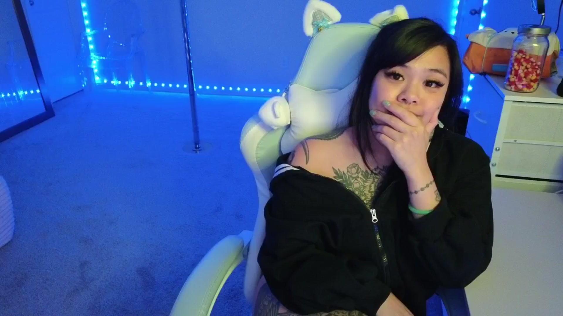 Gallery image thumbnail from dolllface's myfreecams stream on, 11/08/2025, 11:06 image 13 of 20