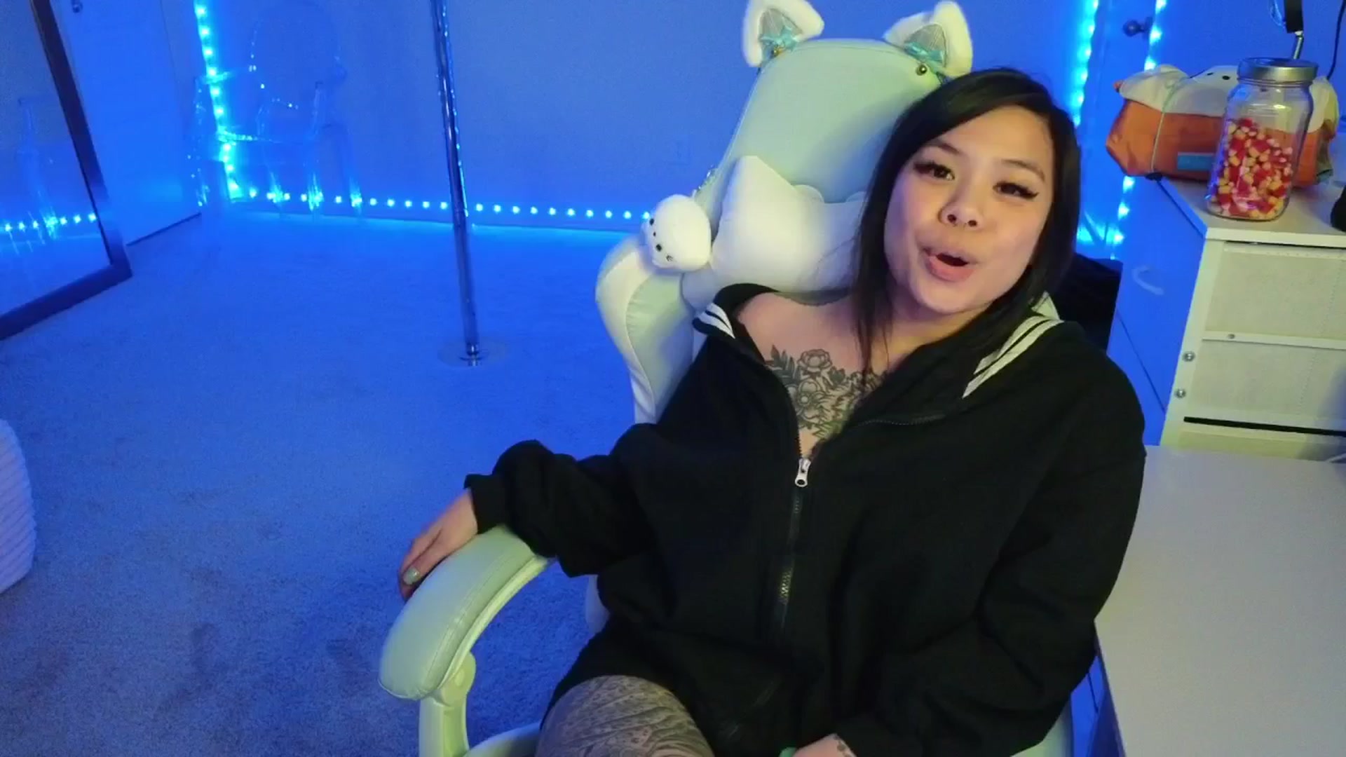 Gallery image thumbnail from dolllface's myfreecams stream on, 11/08/2025, 11:06 image 19 of 20