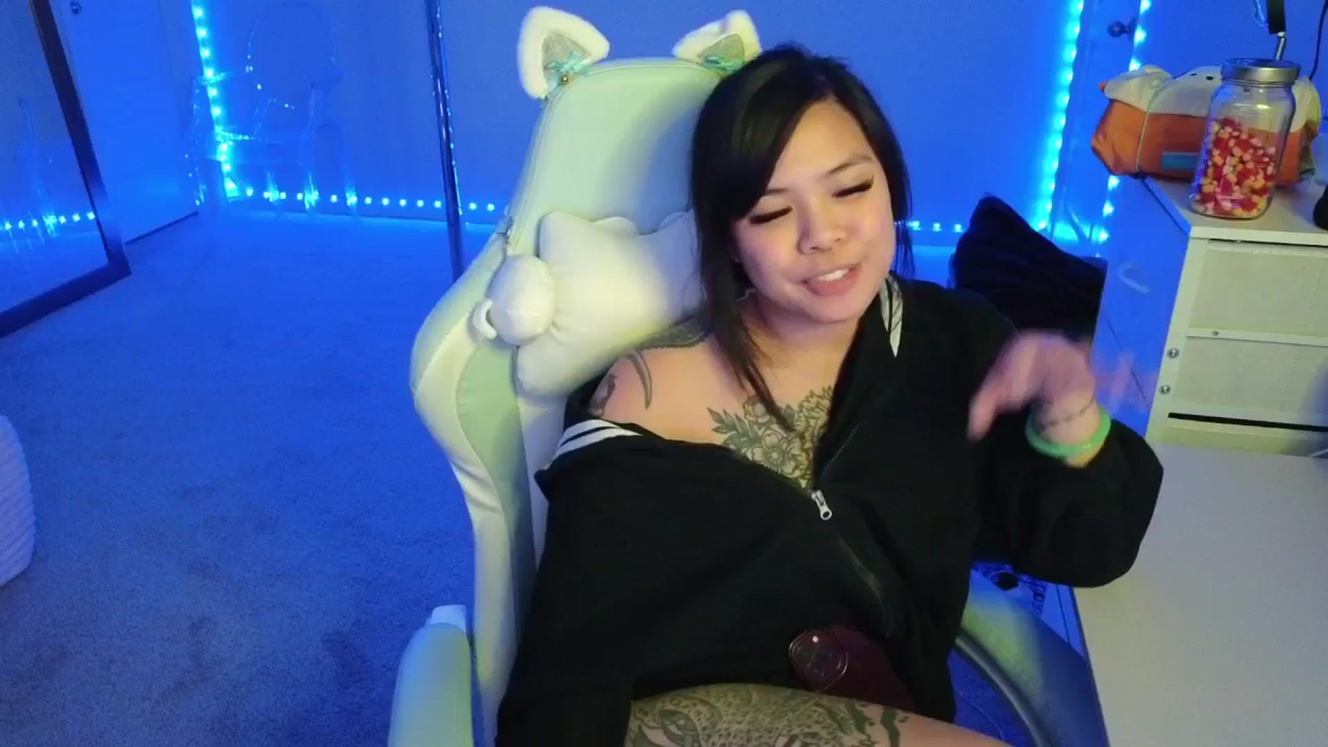 Gallery image thumbnail from dolllface's myfreecams stream on, 11/08/2025, 11:06 image 18 of 20