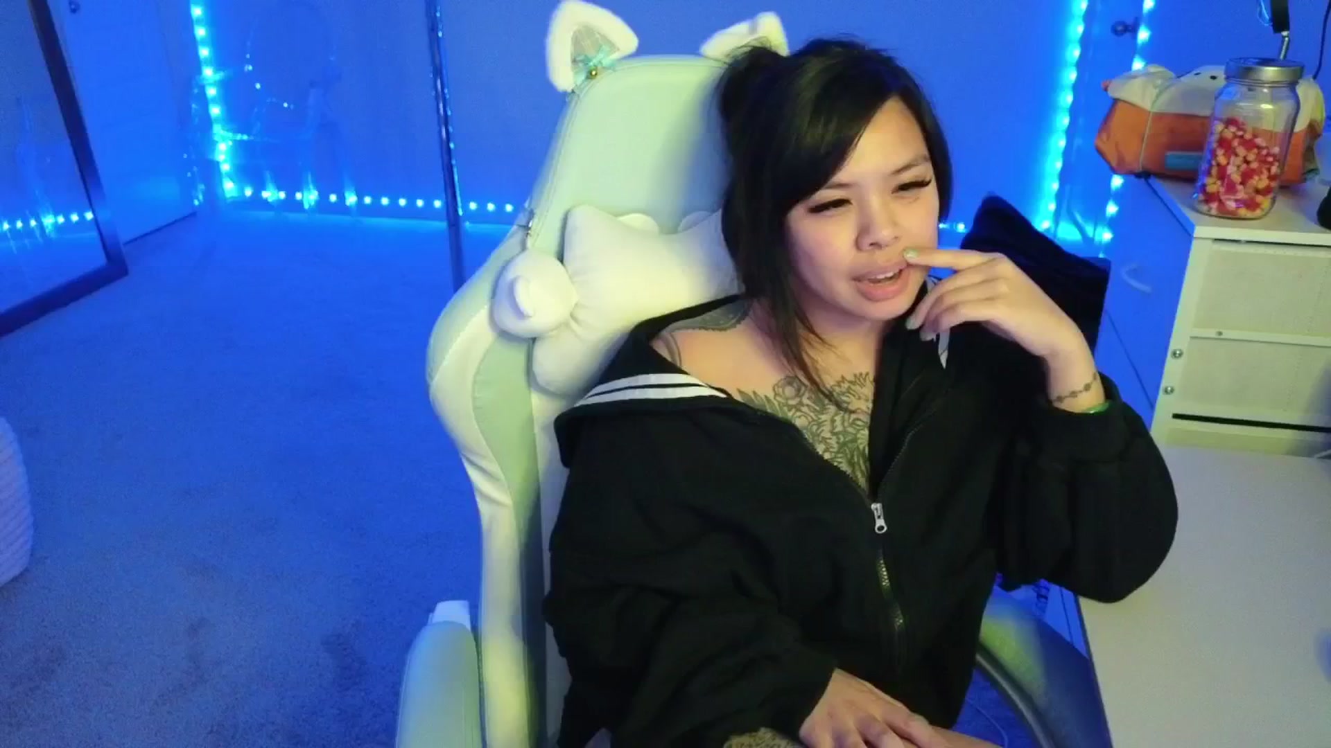 Gallery image thumbnail from dolllface's myfreecams stream on, 11/08/2025, 11:06 image 7 of 20