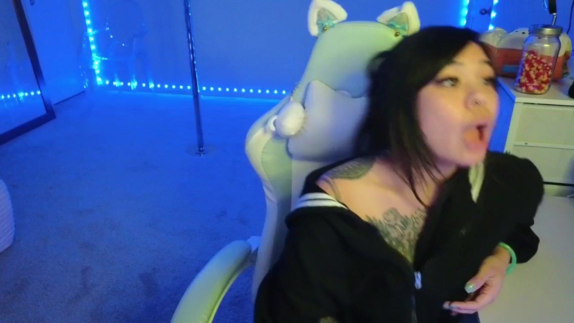 Gallery image thumbnail from dolllface's myfreecams stream on, 11/08/2025, 11:06 image 16 of 20