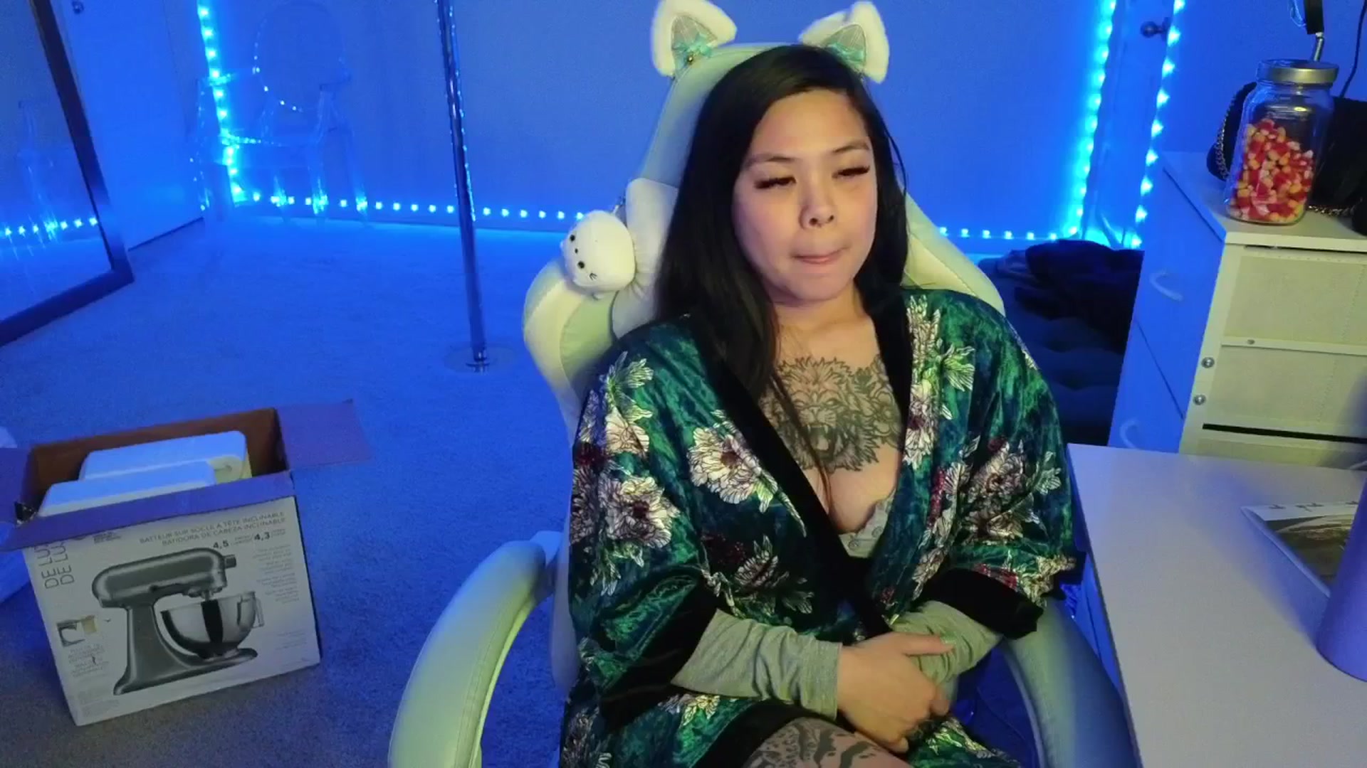 Gallery image thumbnail from dolllface's myfreecams stream on, 11/10/2025, 09:49 image 13 of 20