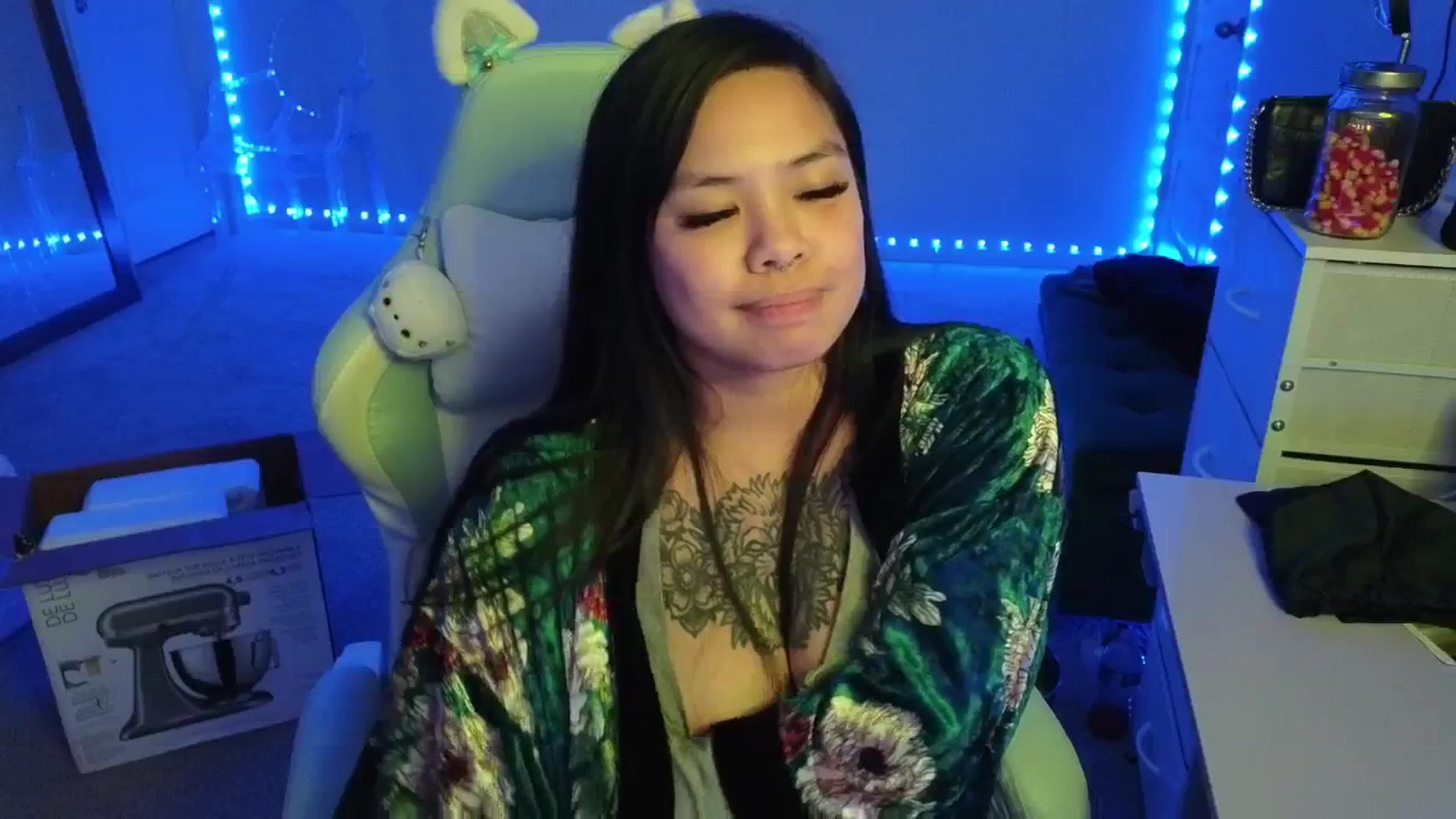 Gallery image thumbnail from dolllface's myfreecams stream on, 11/10/2025, 09:49 image 18 of 20