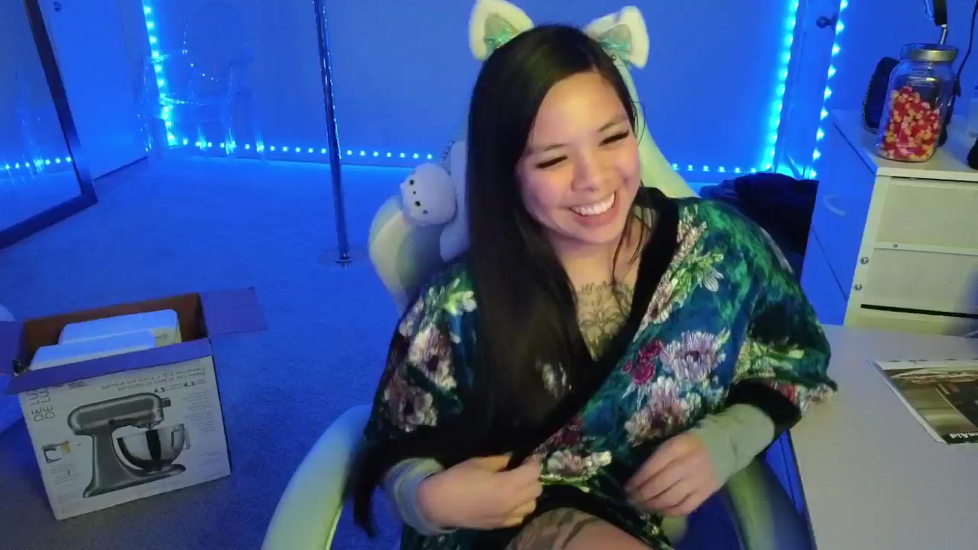 Gallery image thumbnail from dolllface's myfreecams stream on, 11/10/2025, 09:49 image 8 of 20