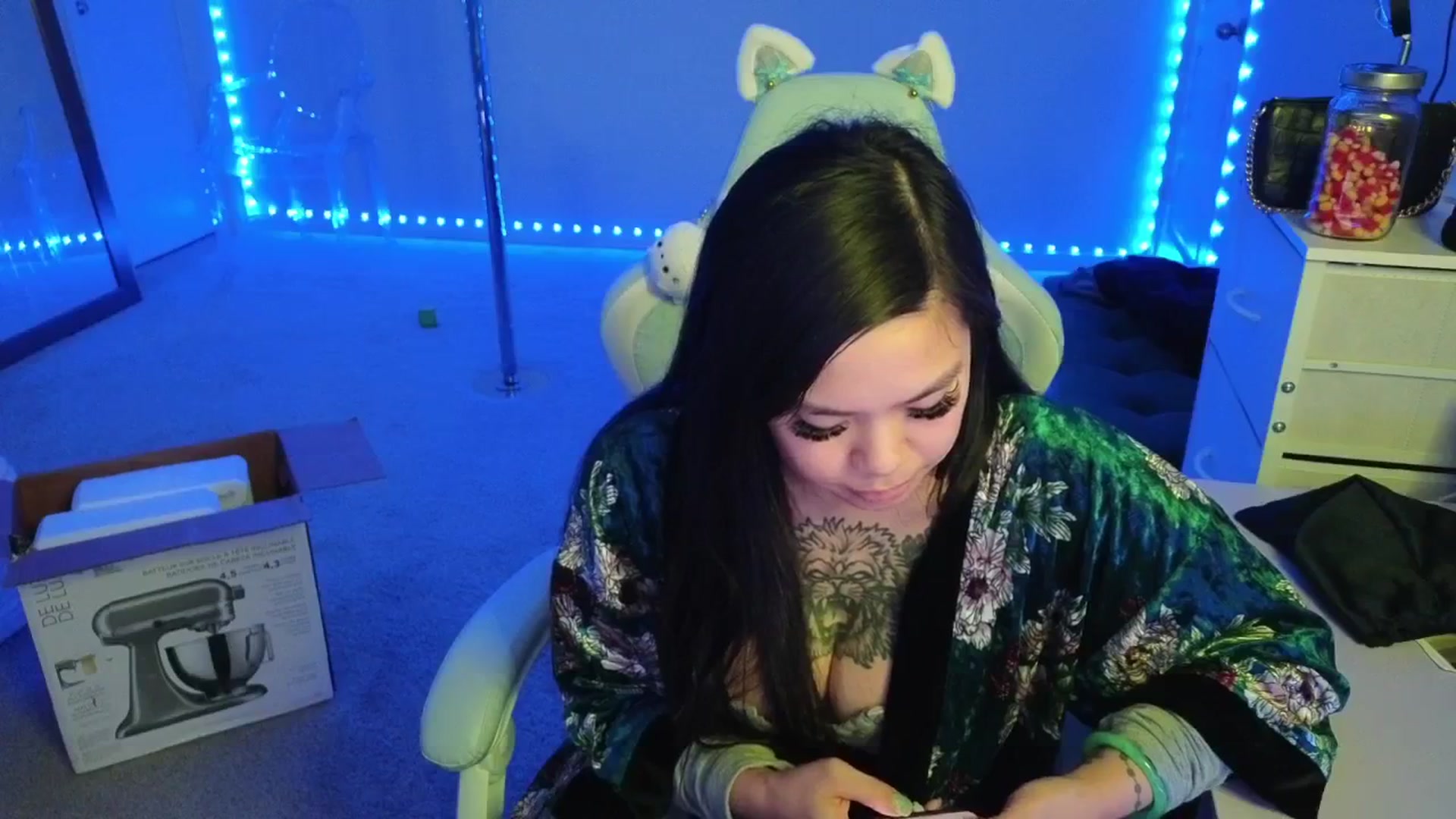 Gallery image thumbnail from dolllface's myfreecams stream on, 11/10/2025, 10:23 image 14 of 20
