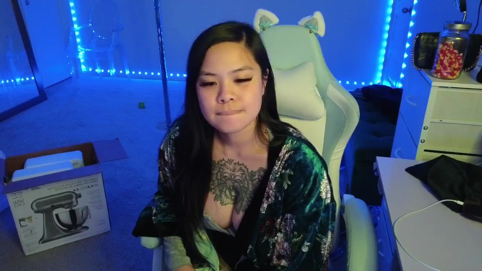 Gallery image thumbnail from dolllface's myfreecams stream on, 11/10/2025, 10:23 image 10 of 20