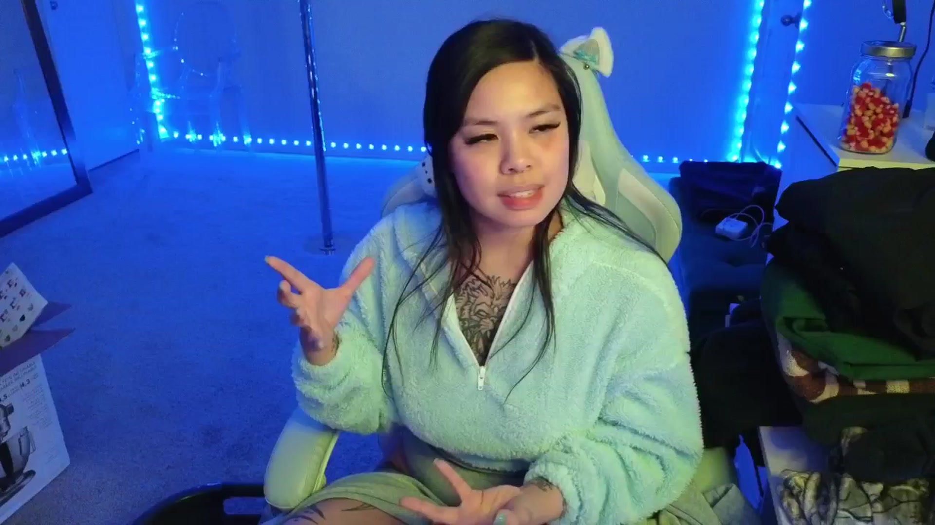 Gallery image thumbnail from dolllface's myfreecams stream on, 11/12/2025, 09:05 image 3 of 20