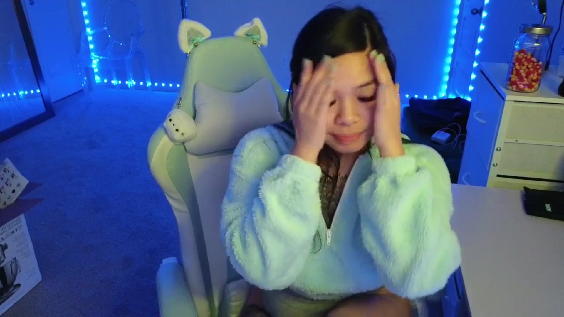 Gallery image thumbnail from dolllface's myfreecams stream on, 11/12/2025, 09:05 image 15 of 20