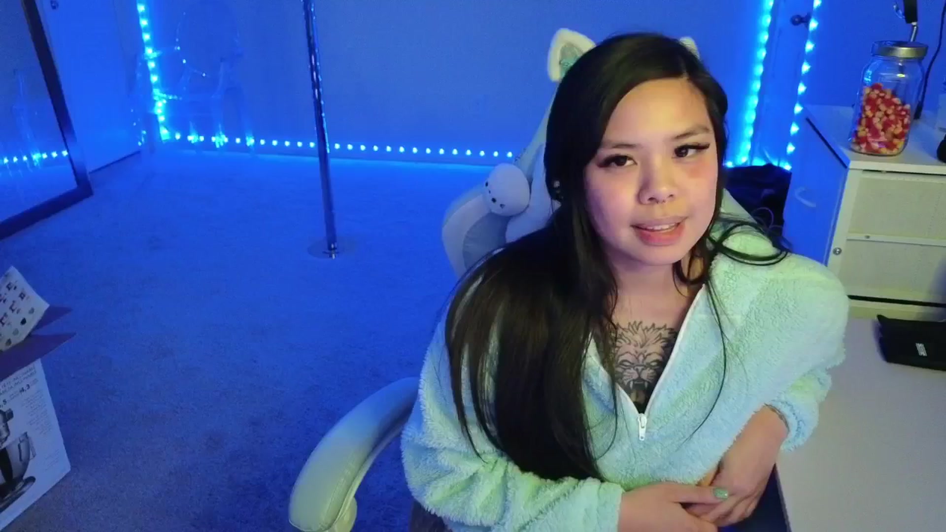 Gallery image thumbnail from dolllface's myfreecams stream on, 11/12/2025, 09:05 image 7 of 20
