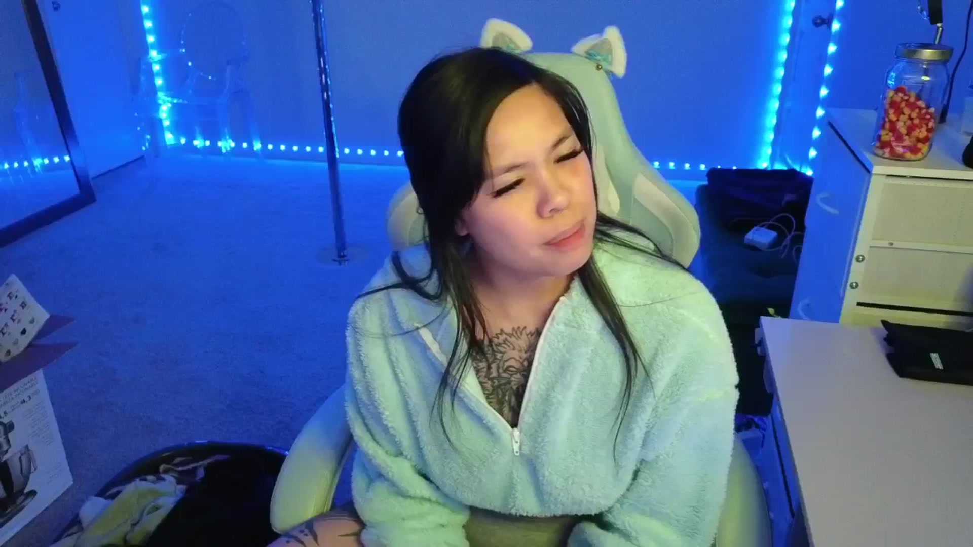 Gallery image thumbnail from dolllface's myfreecams stream on, 11/12/2025, 09:05 image 2 of 20