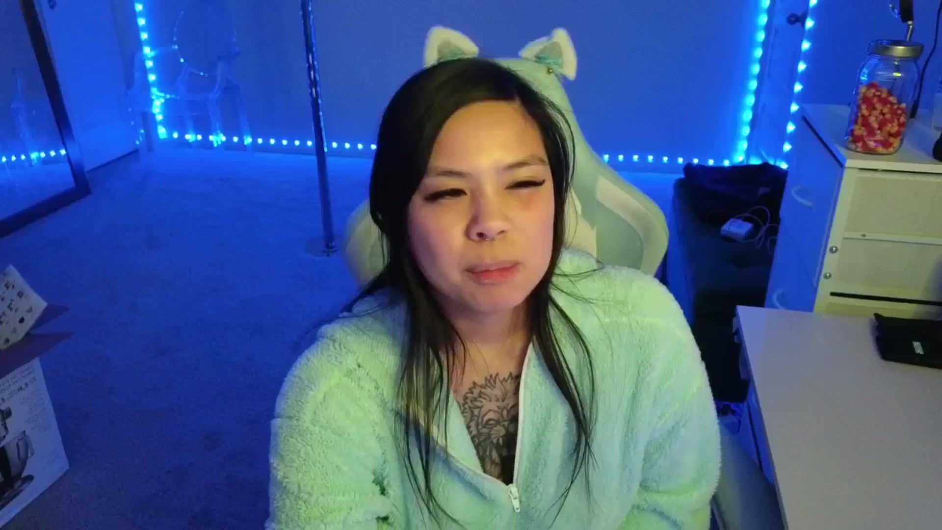 Gallery image thumbnail from dolllface's myfreecams stream on, 11/12/2025, 09:05 image 6 of 20