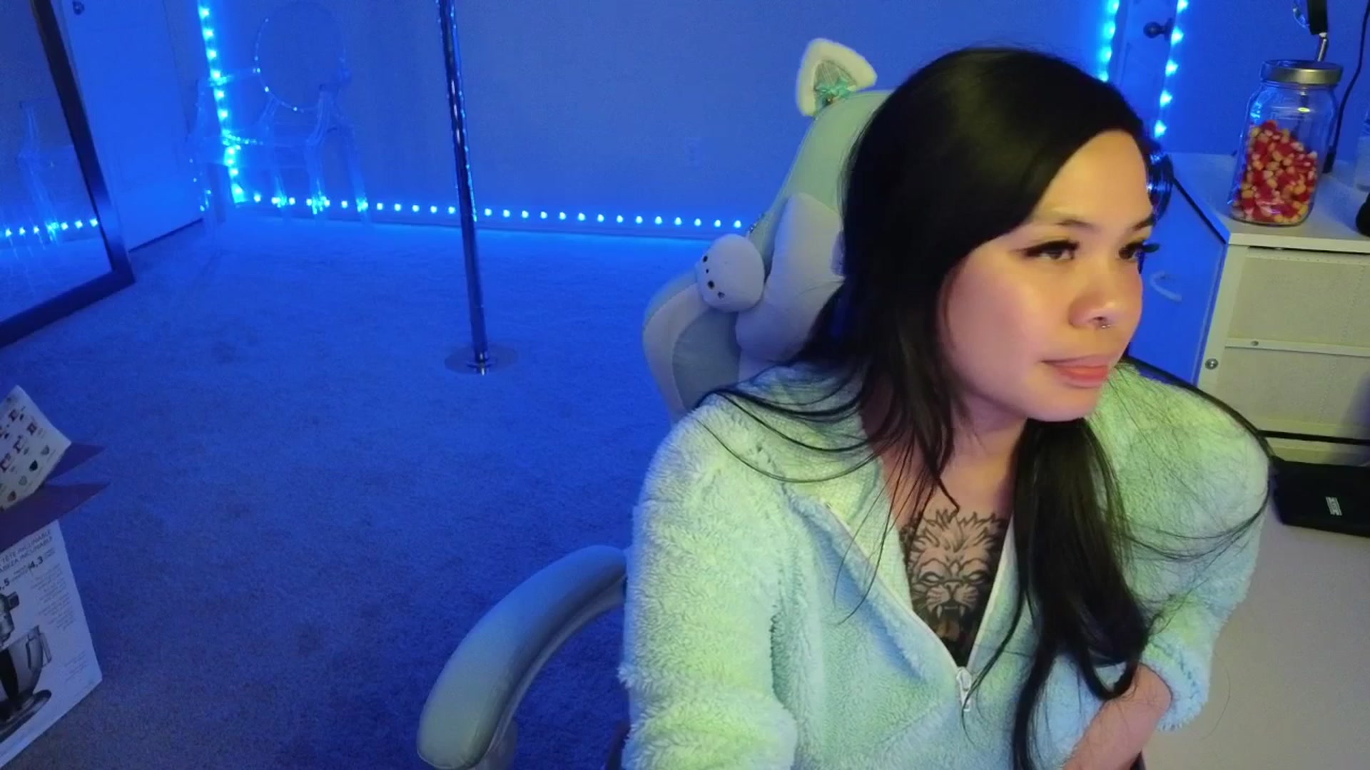 Gallery image thumbnail from dolllface's myfreecams stream on, 11/12/2025, 09:05 image 9 of 20