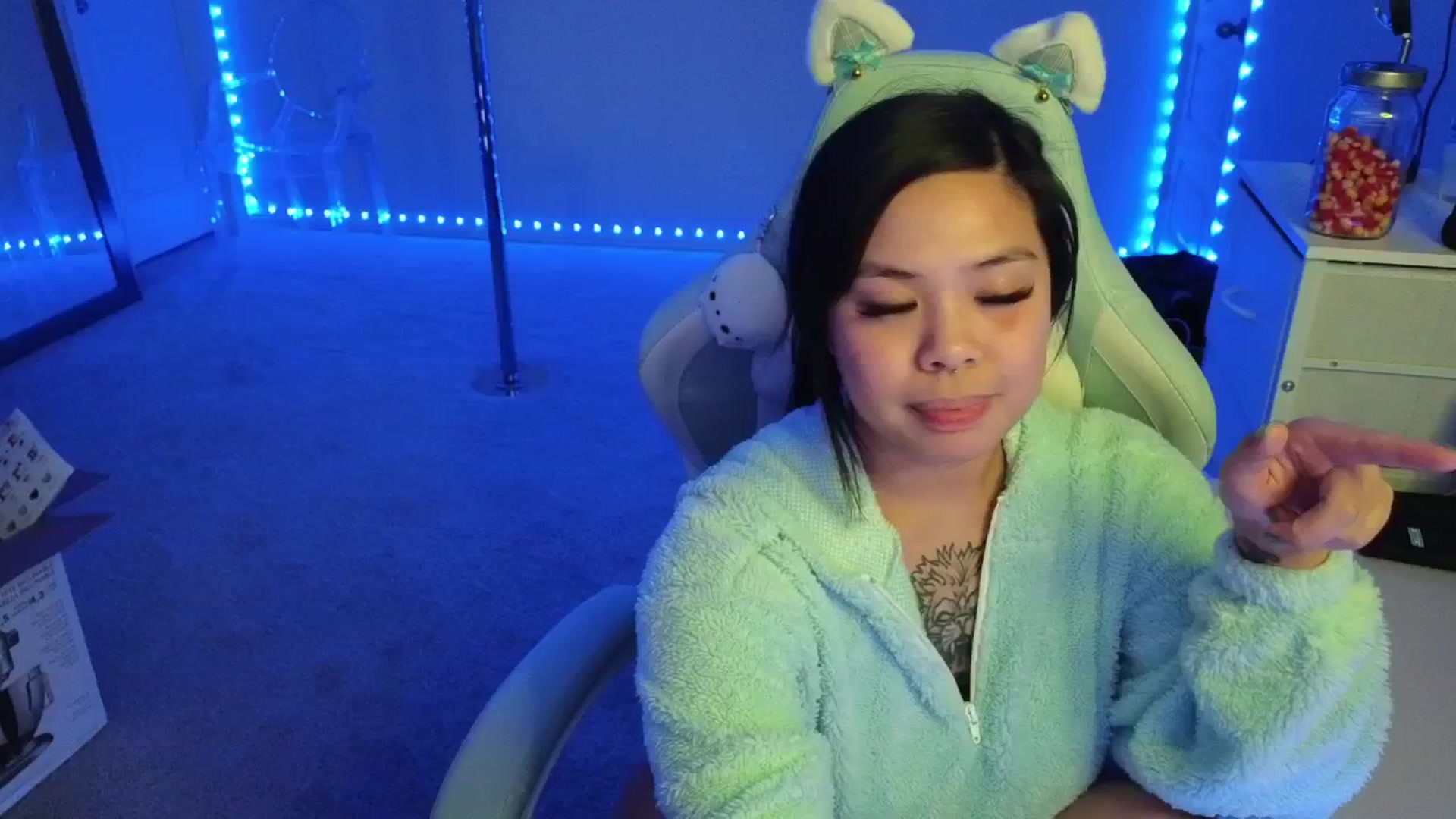 Gallery image thumbnail from dolllface's myfreecams stream on, 11/12/2025, 10:48 image 7 of 20
