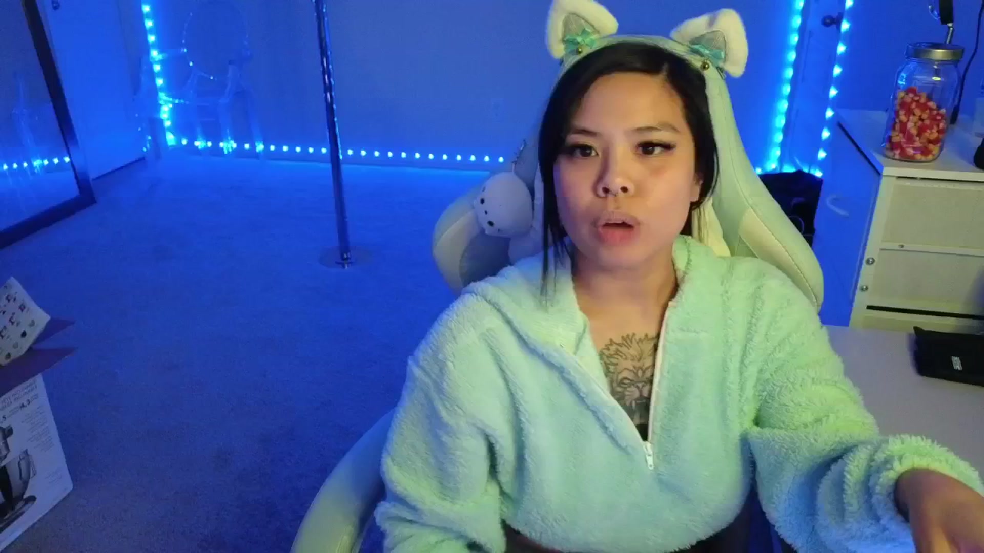 Gallery image thumbnail from dolllface's myfreecams stream on, 11/12/2025, 10:48 image 6 of 20