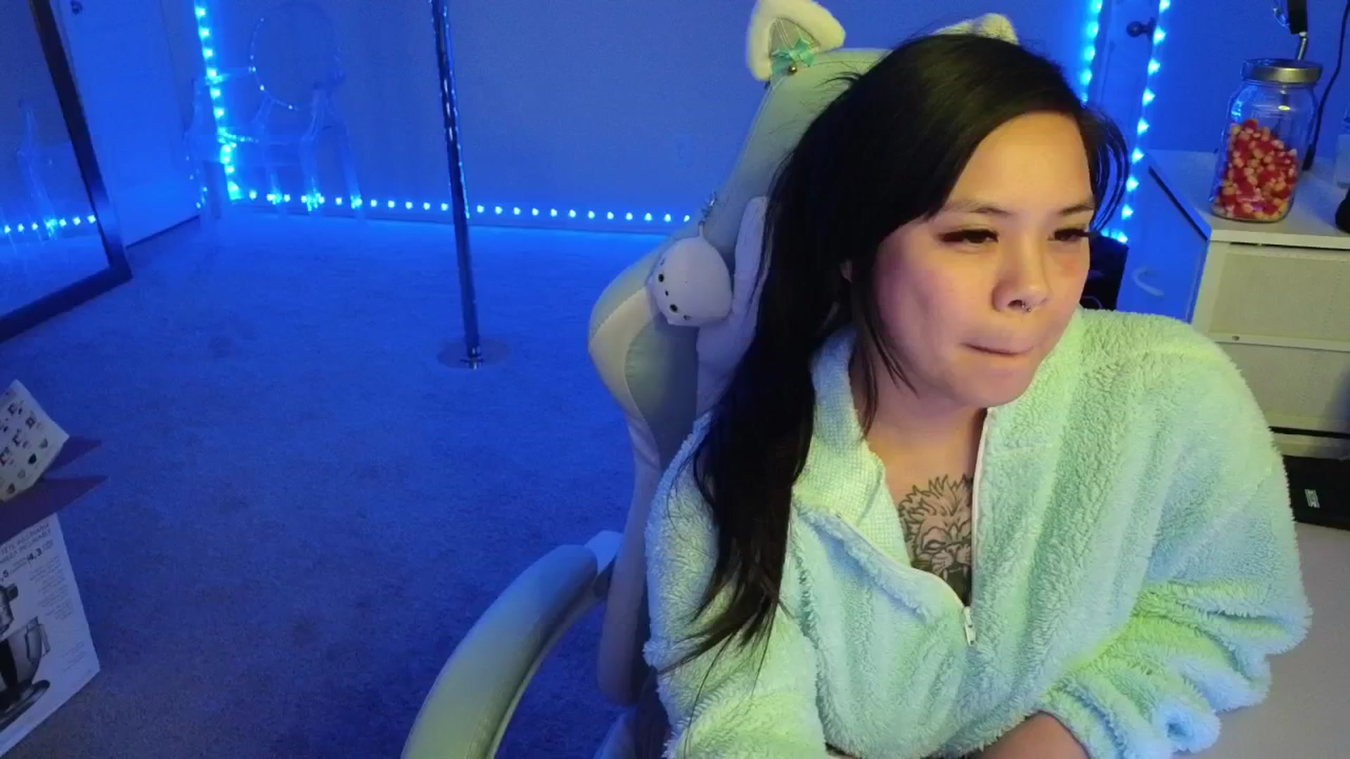 Gallery image thumbnail from dolllface's myfreecams stream on, 11/12/2025, 10:48 image 8 of 20