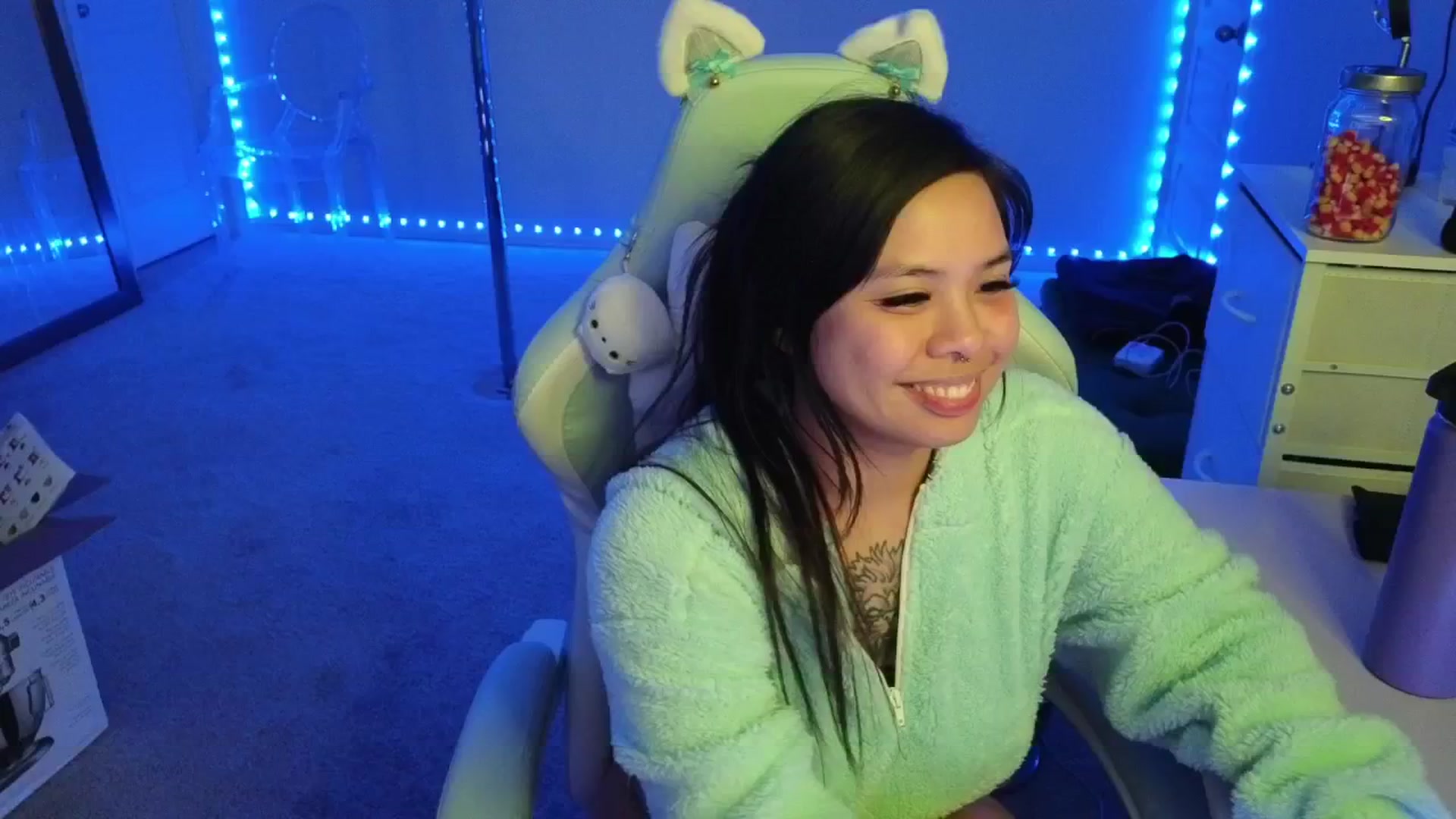 Gallery image thumbnail from dolllface's myfreecams stream on, 11/12/2025, 10:48 image 14 of 20