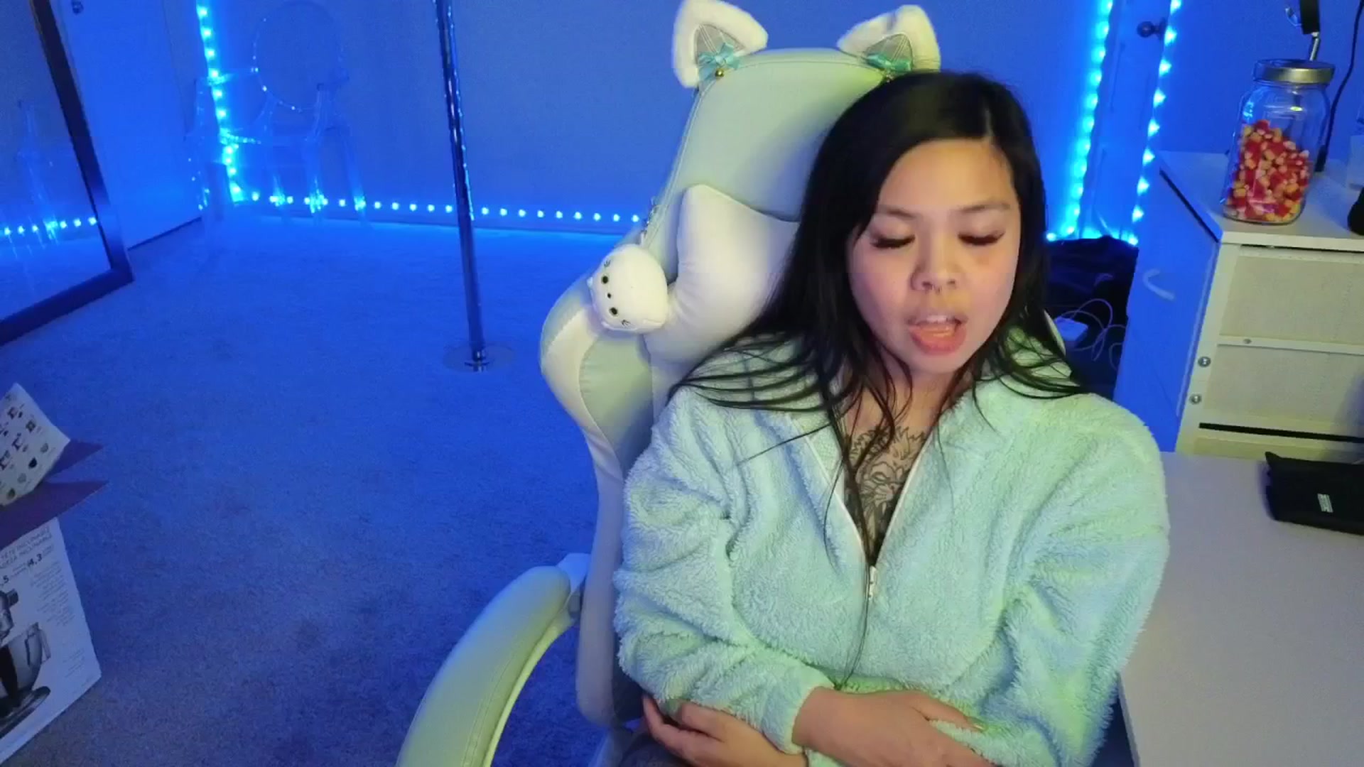 Gallery image thumbnail from dolllface's myfreecams stream on, 11/12/2025, 10:48 image 2 of 20