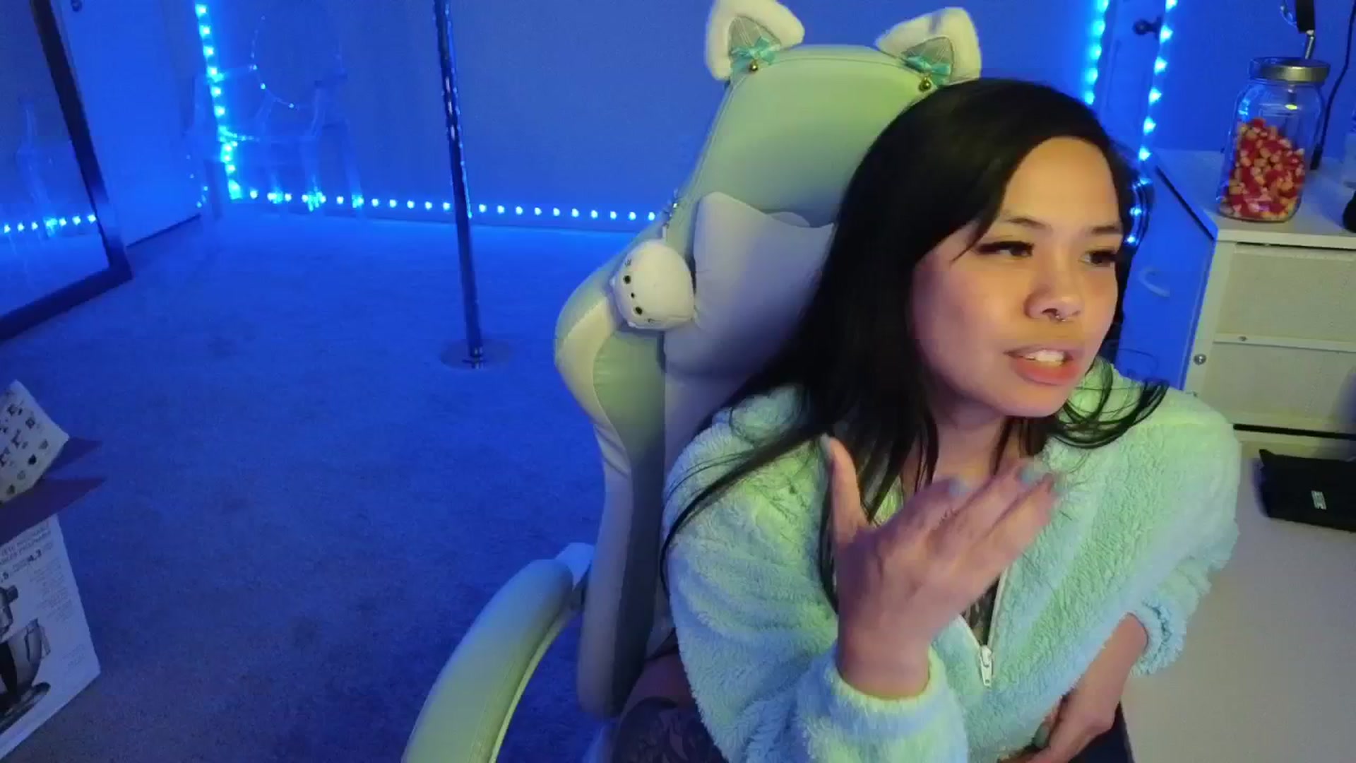 Gallery image thumbnail from dolllface's myfreecams stream on, 11/12/2025, 10:48 image 3 of 20