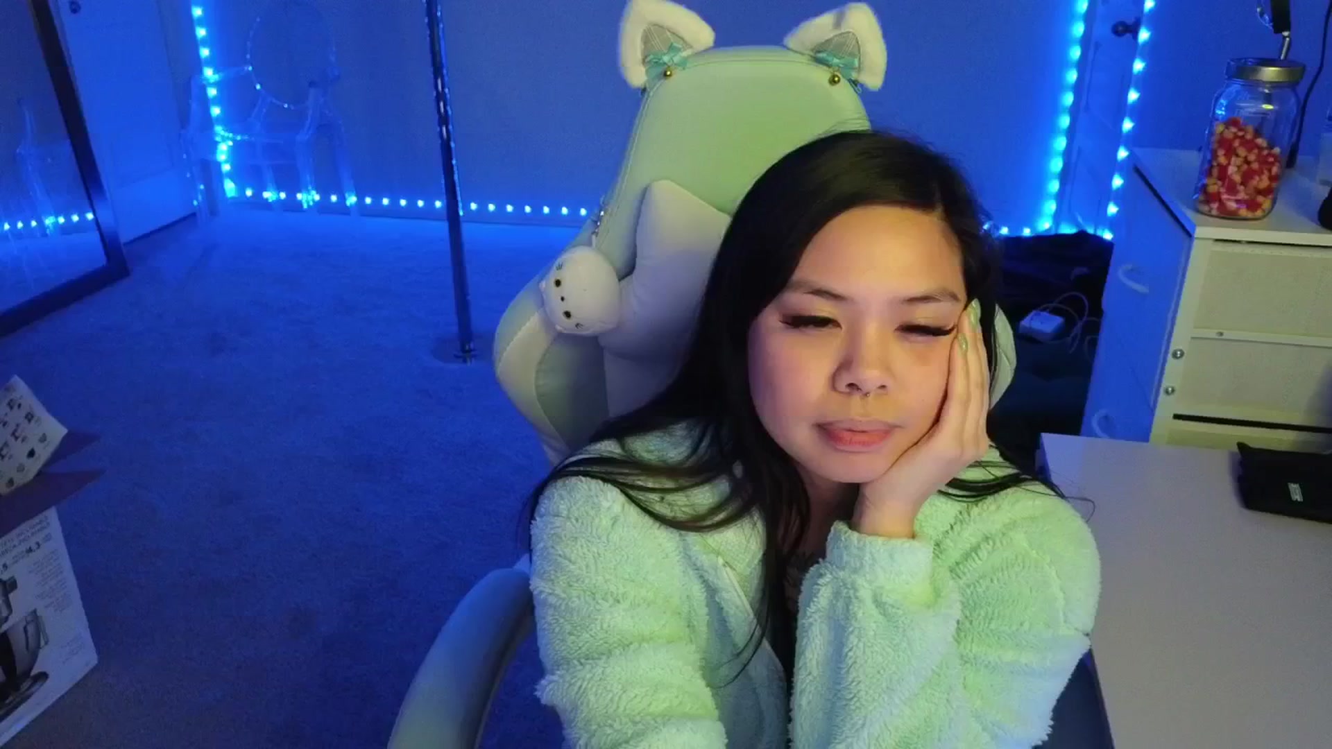 Gallery image thumbnail from dolllface's myfreecams stream on, 11/12/2025, 10:48 image 1 of 20