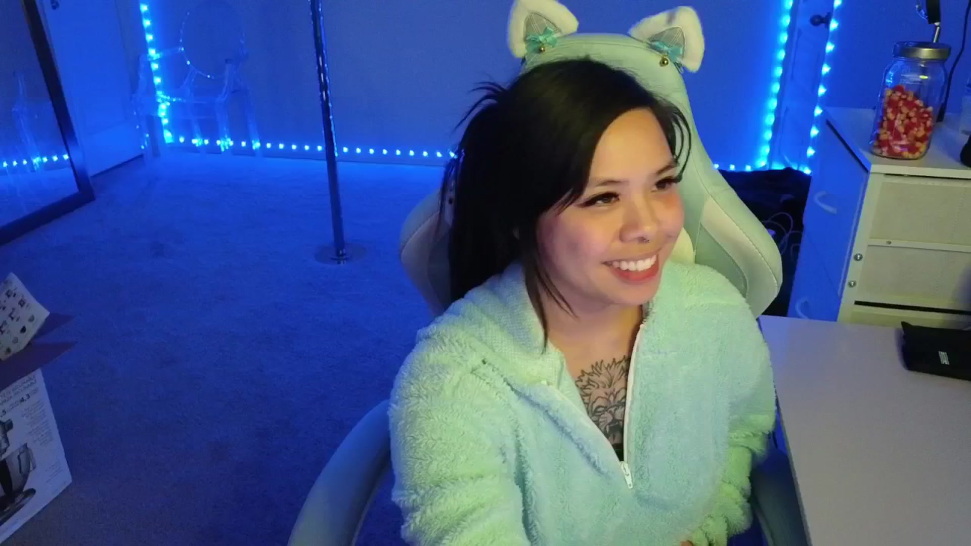 Gallery image thumbnail from dolllface's myfreecams stream on, 11/12/2025, 10:48 image 5 of 20