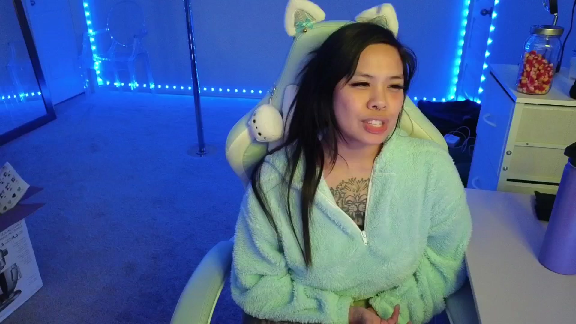 Gallery image thumbnail from dolllface's myfreecams stream on, 11/12/2025, 10:48 image 18 of 20