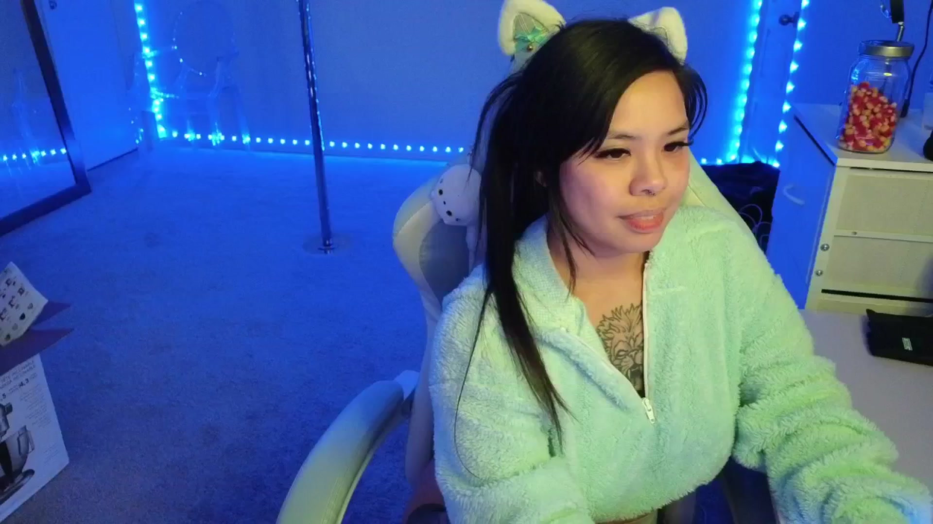 Gallery image thumbnail from dolllface's myfreecams stream on, 11/12/2025, 10:48 image 4 of 20