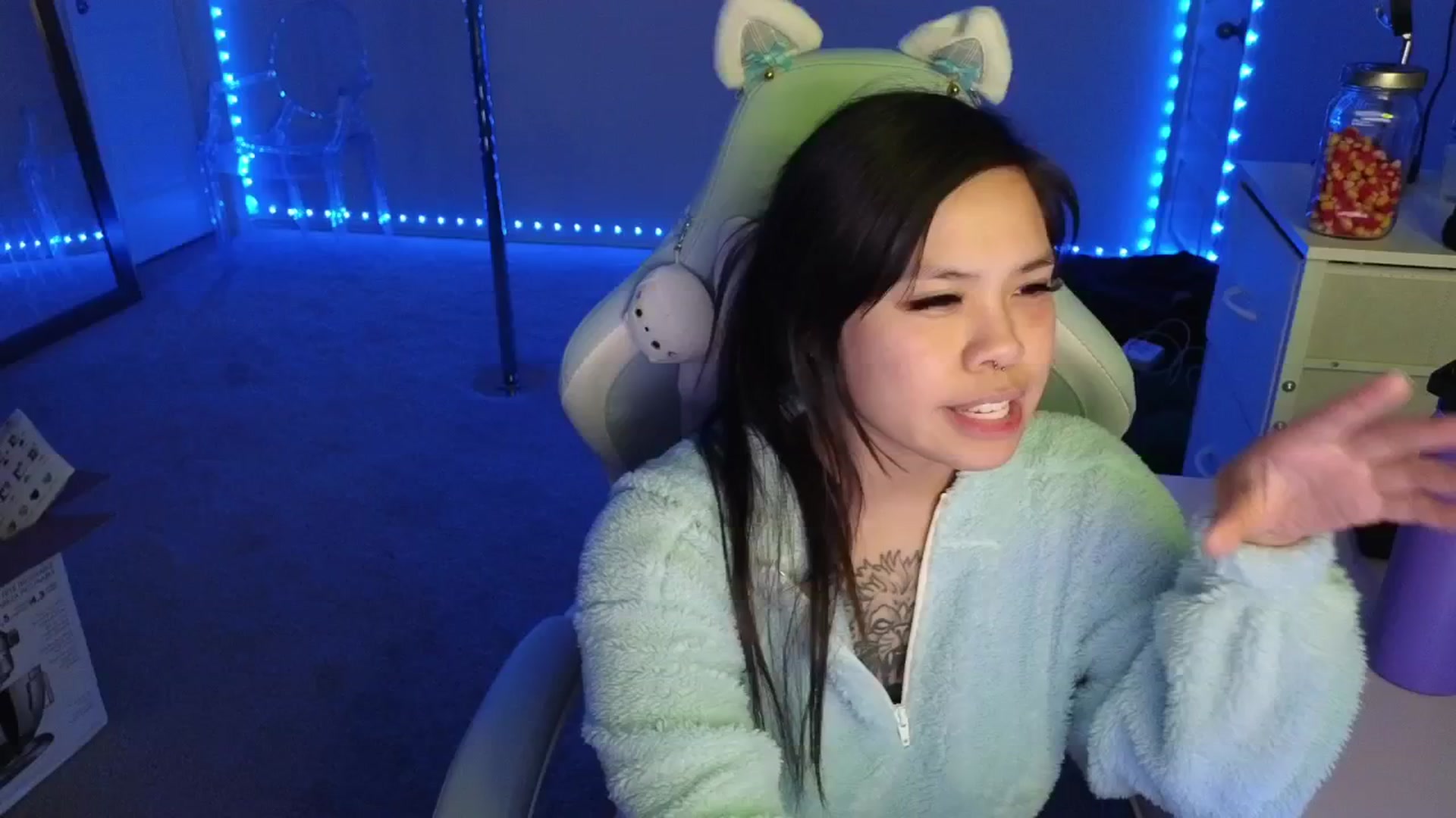Gallery image thumbnail from dolllface's myfreecams stream on, 11/12/2025, 10:48 image 12 of 20