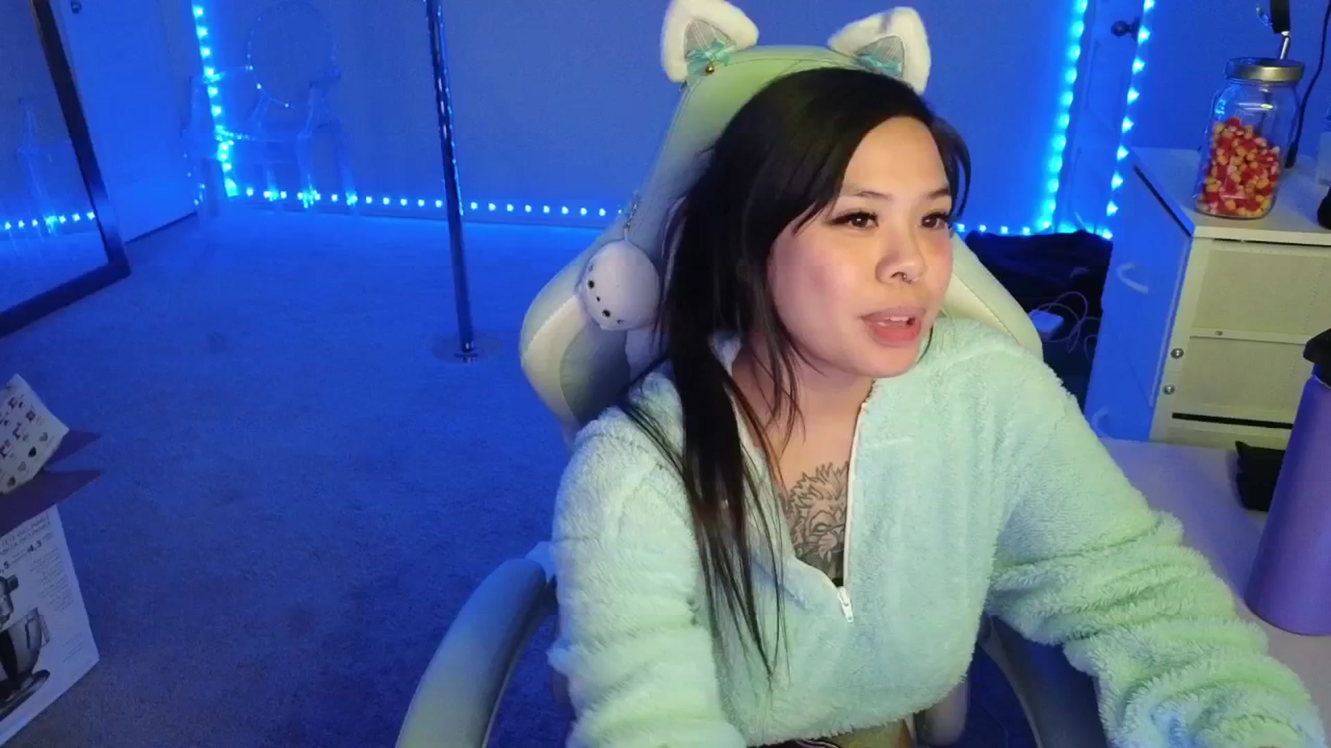 Gallery image thumbnail from dolllface's myfreecams stream on, 11/12/2025, 10:48 image 13 of 20