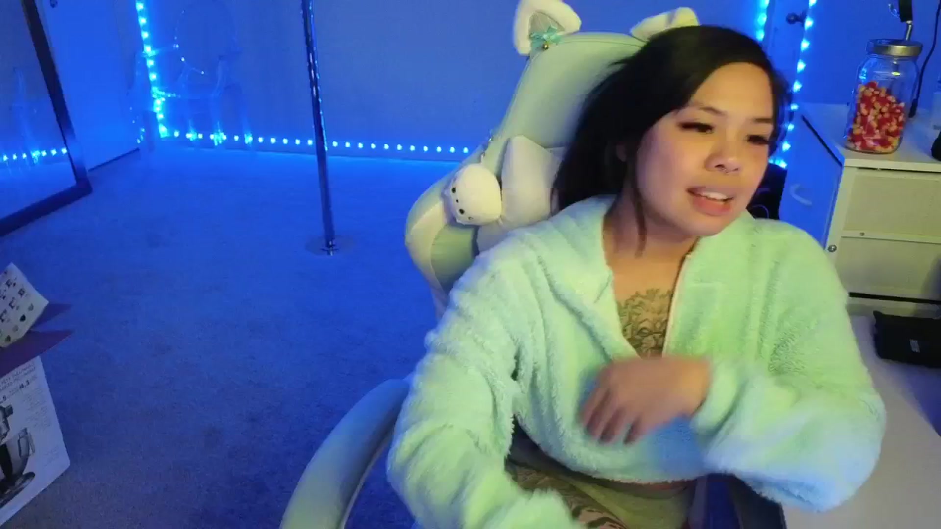 Gallery image thumbnail from dolllface's myfreecams stream on, 11/12/2025, 10:48 image 9 of 20
