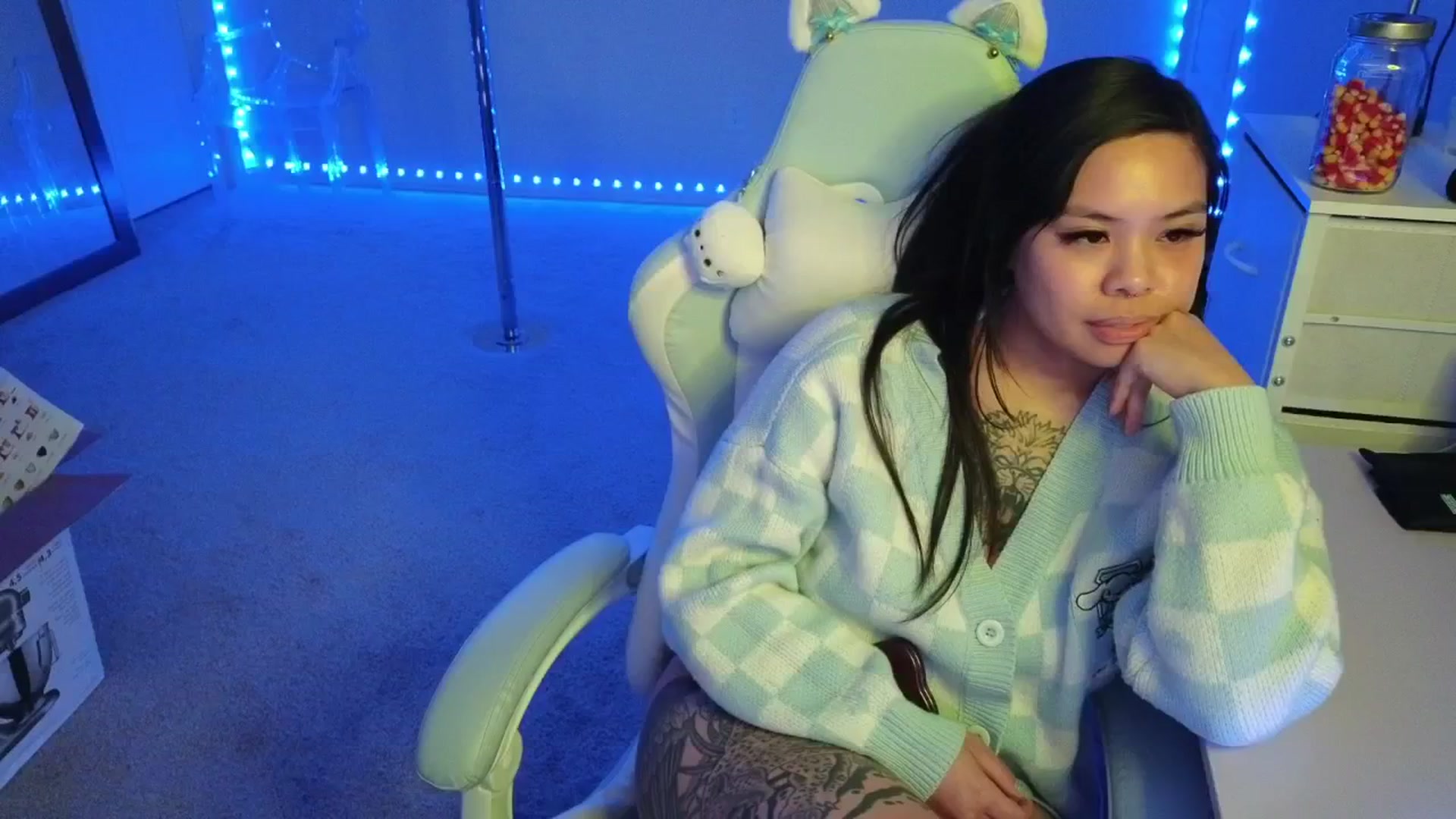 Gallery image thumbnail from dolllface's myfreecams stream on, 11/13/2025, 10:12 image 14 of 20