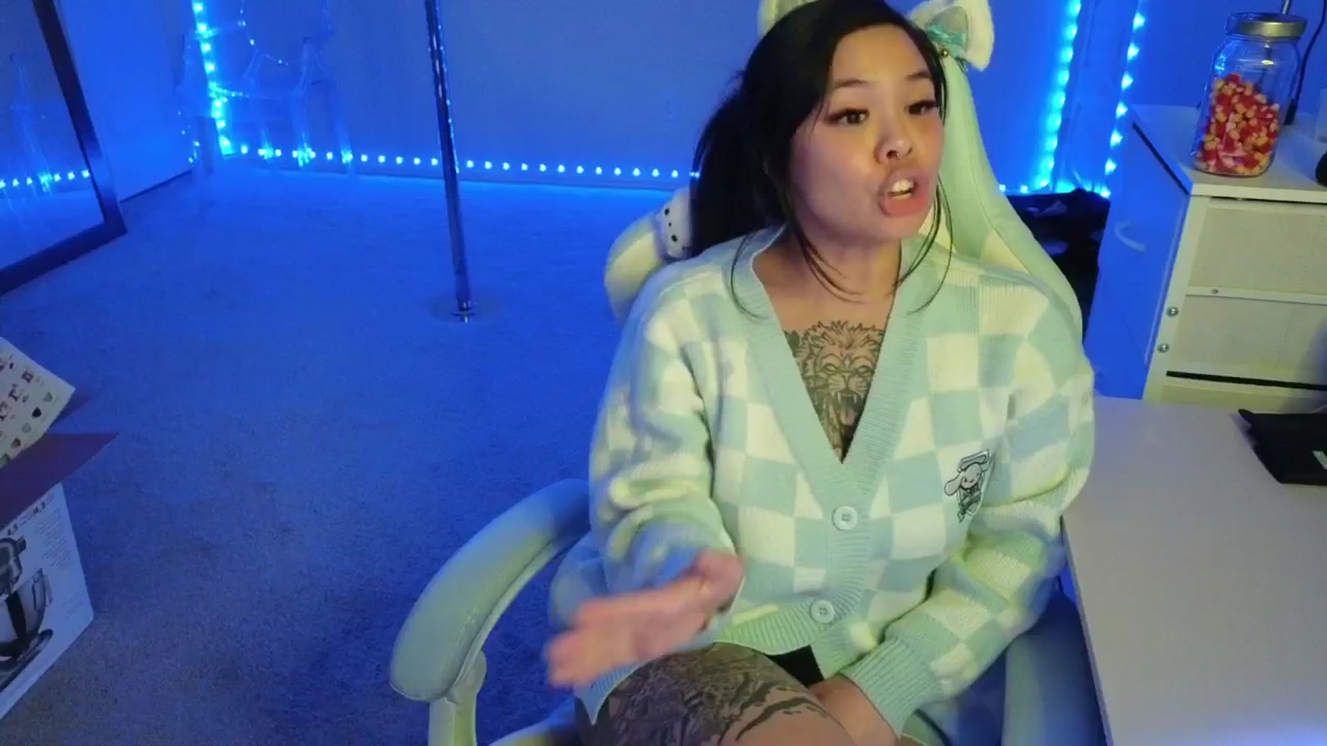 Gallery image thumbnail from dolllface's myfreecams stream on, 11/13/2025, 10:12 image 17 of 20