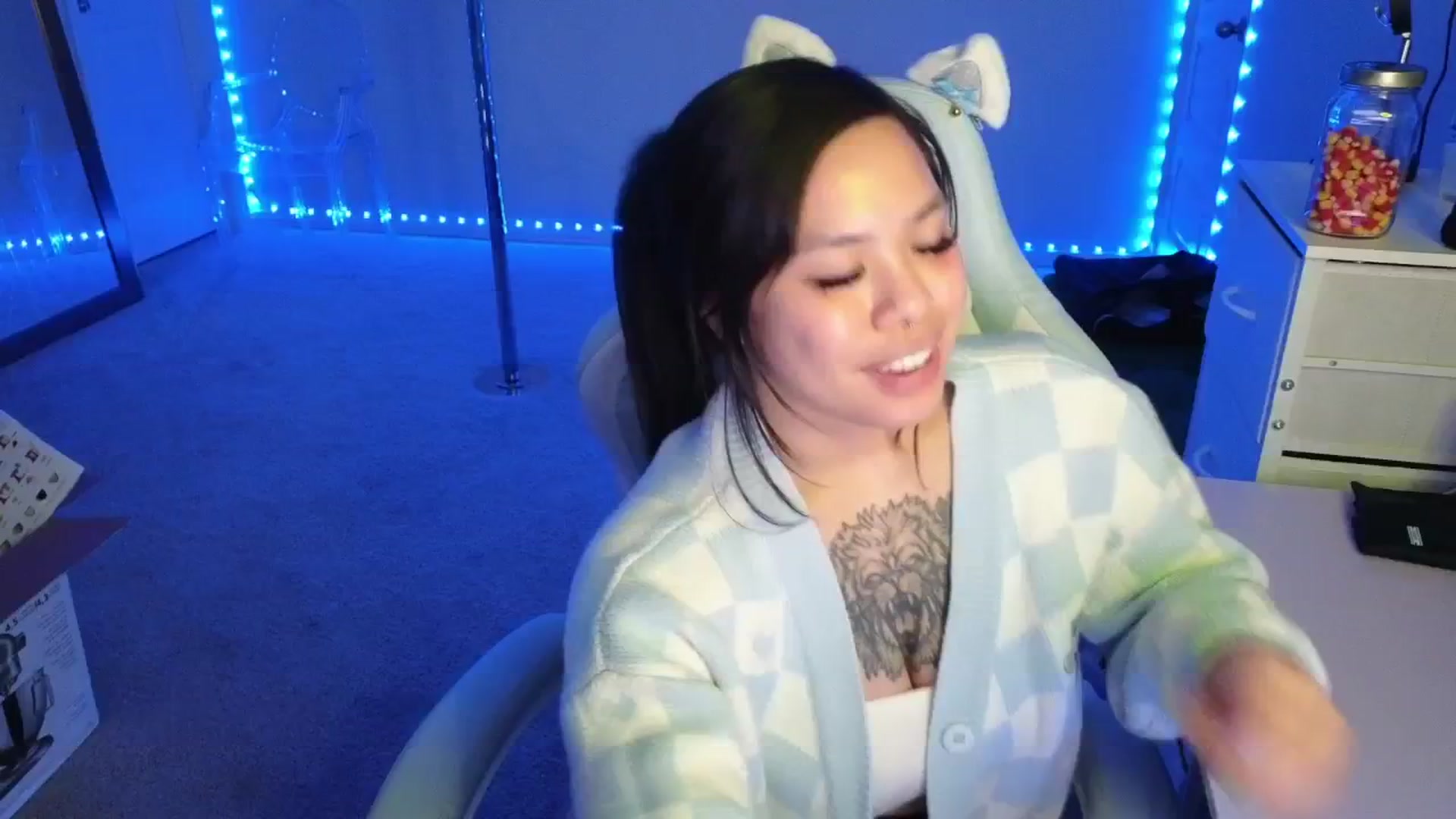 Gallery image thumbnail from dolllface's myfreecams stream on, 11/13/2025, 10:12 image 5 of 20