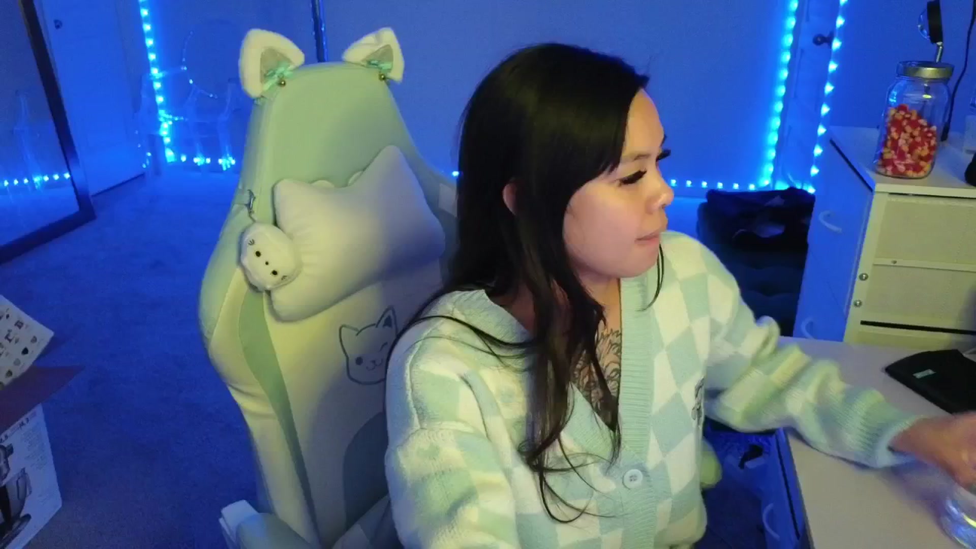 Gallery image thumbnail from dolllface's myfreecams stream on, 11/13/2025, 10:28 image 16 of 20