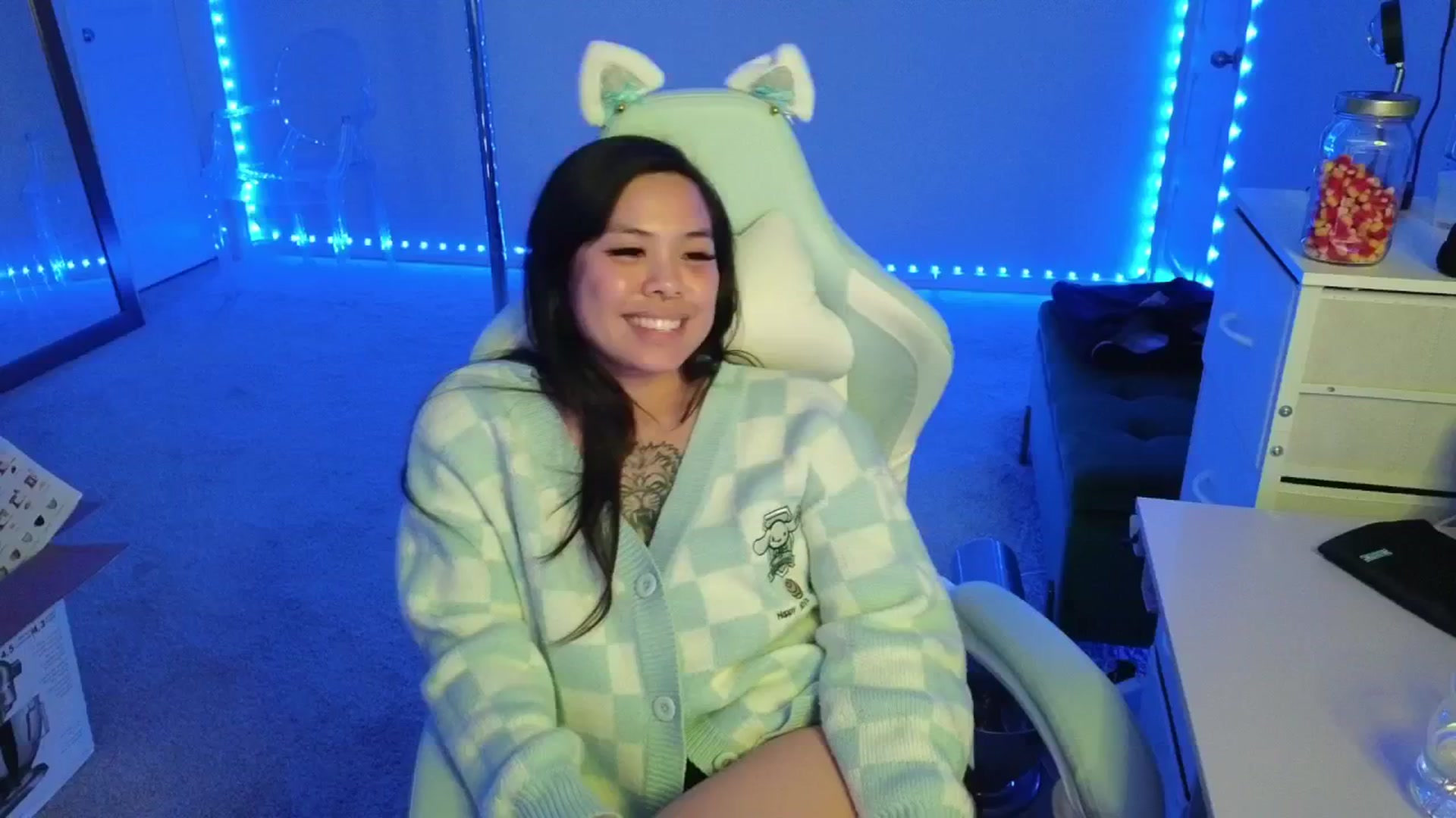 Gallery image thumbnail from dolllface's myfreecams stream on, 11/13/2025, 10:28 image 13 of 20