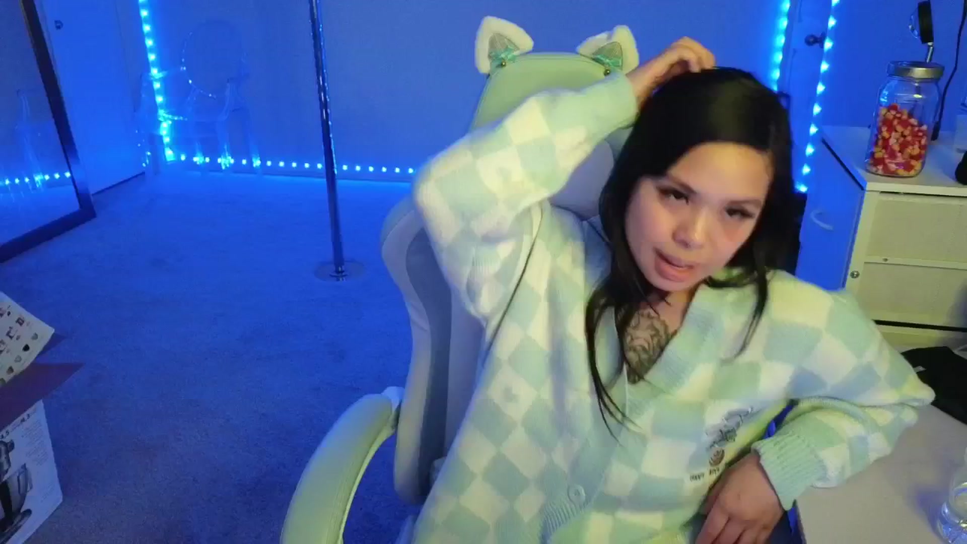 Gallery image thumbnail from dolllface's myfreecams stream on, 11/13/2025, 10:28 image 15 of 20