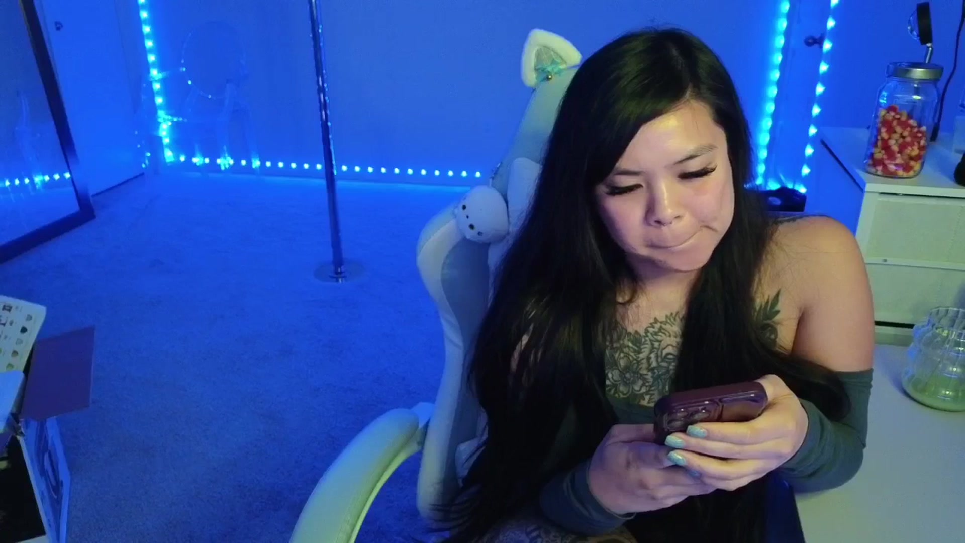 Gallery image thumbnail from dolllface's myfreecams stream on, 11/14/2025, 09:21 image 5 of 20