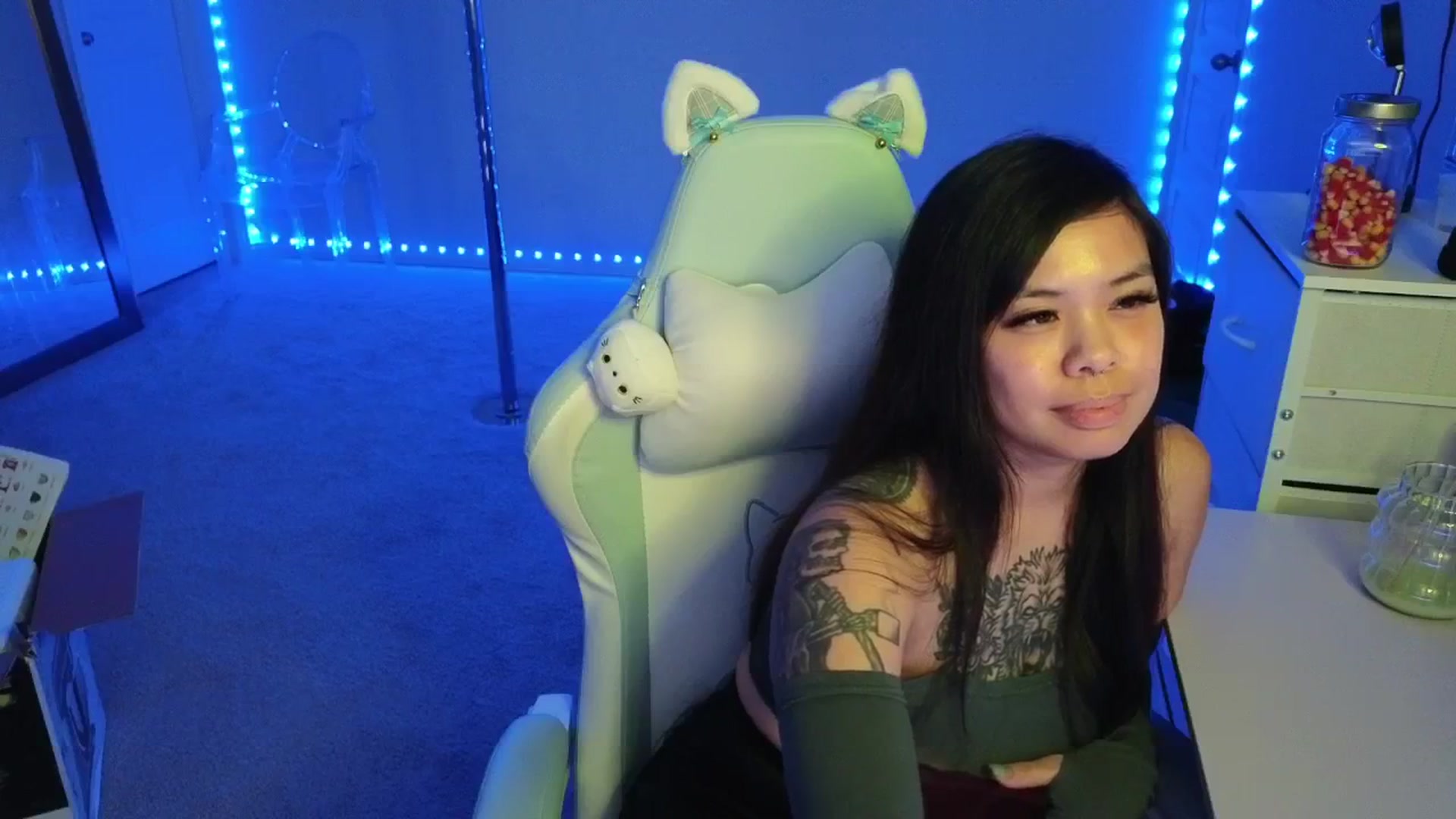 Gallery image thumbnail from dolllface's myfreecams stream on, 11/14/2025, 09:21 image 15 of 20