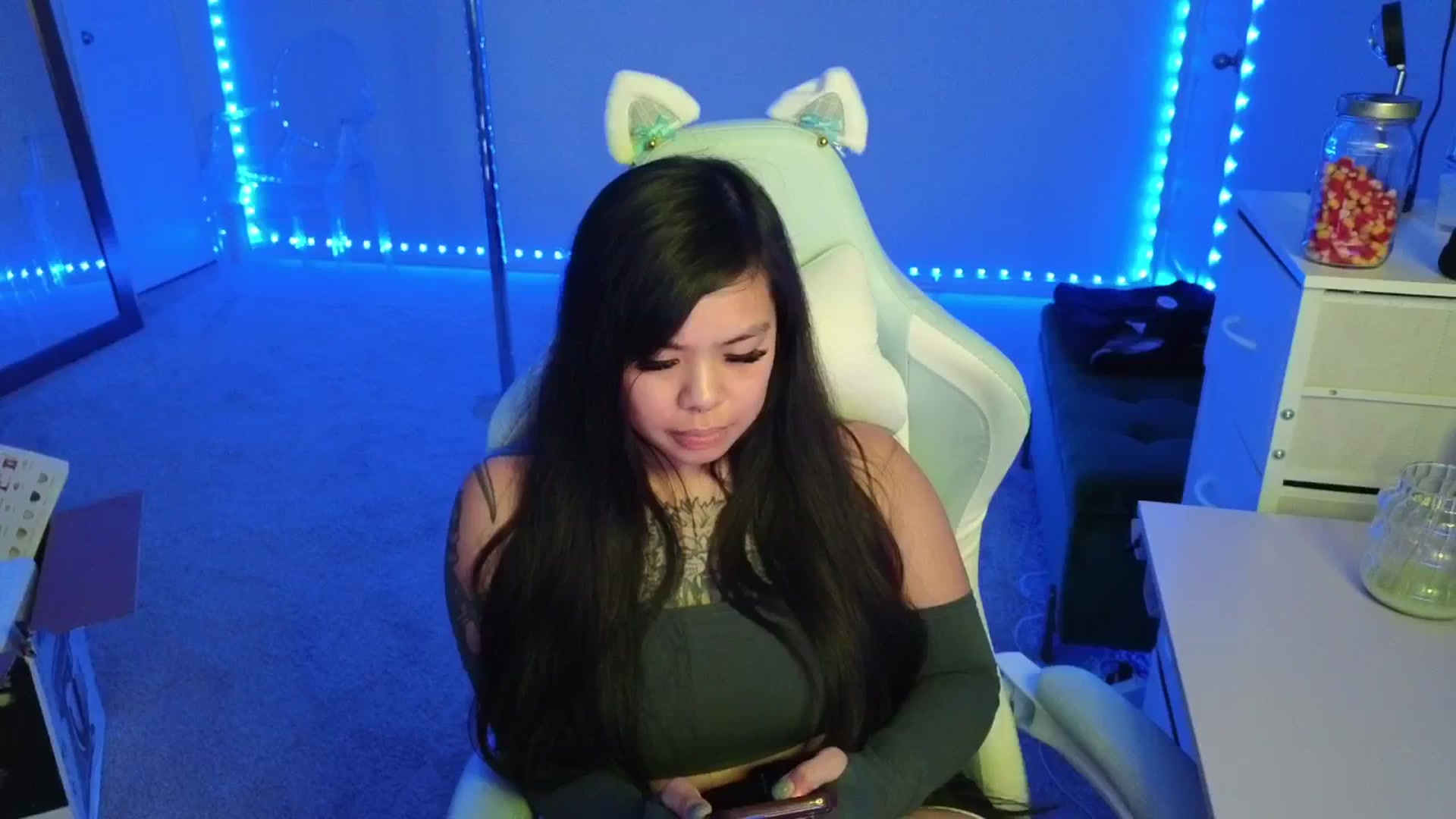 Gallery image thumbnail from dolllface's myfreecams stream on, 11/14/2025, 09:21 image 11 of 20