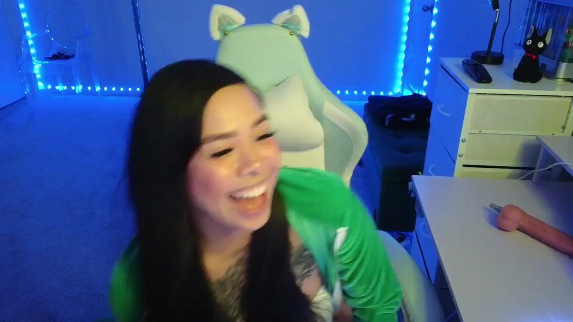Gallery image thumbnail from dolllface's myfreecams stream on, 11/20/2025, 07:52 image 17 of 20