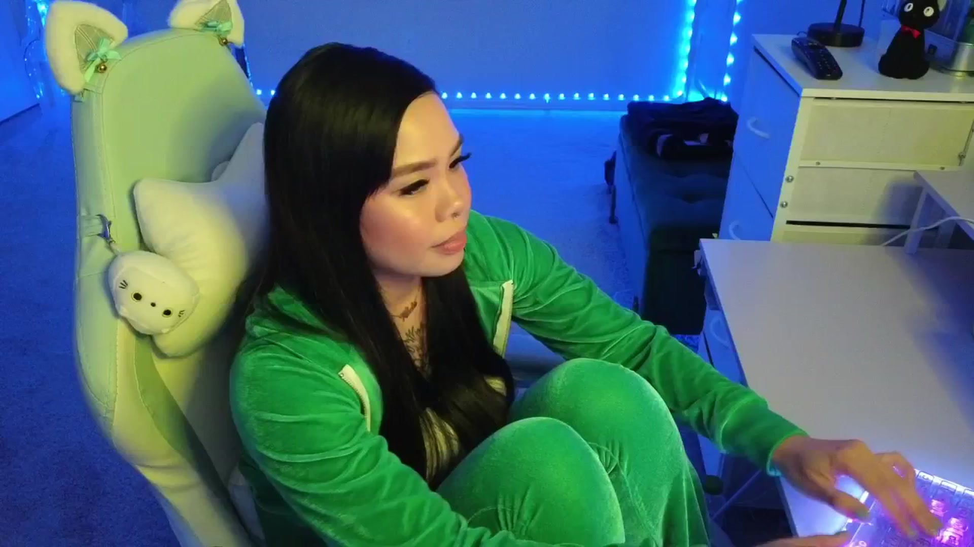 Gallery image thumbnail from dolllface's myfreecams stream on, 11/20/2025, 07:52 image 4 of 20