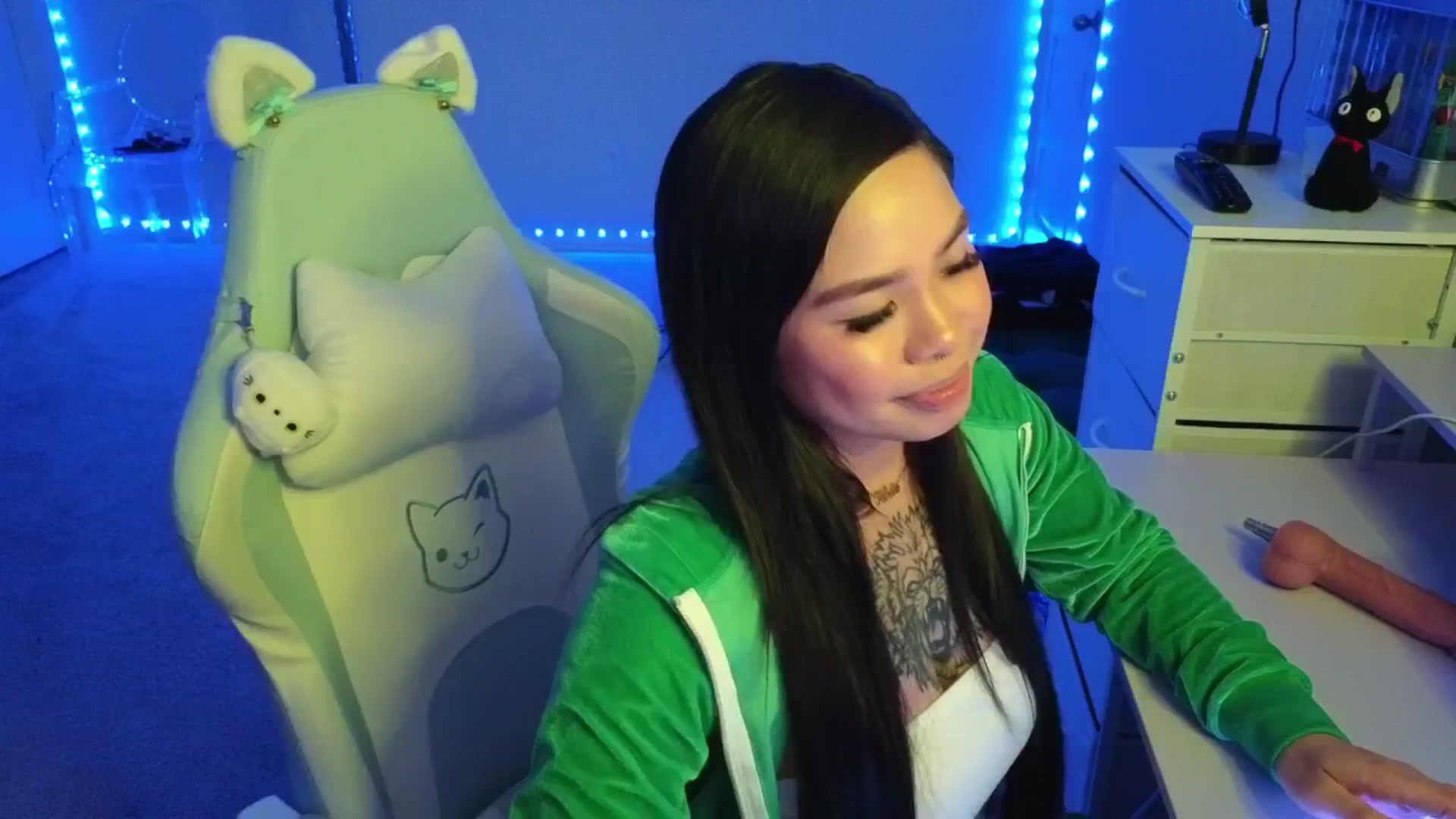 Gallery image thumbnail from dolllface's myfreecams stream on, 11/20/2025, 07:52 image 18 of 20