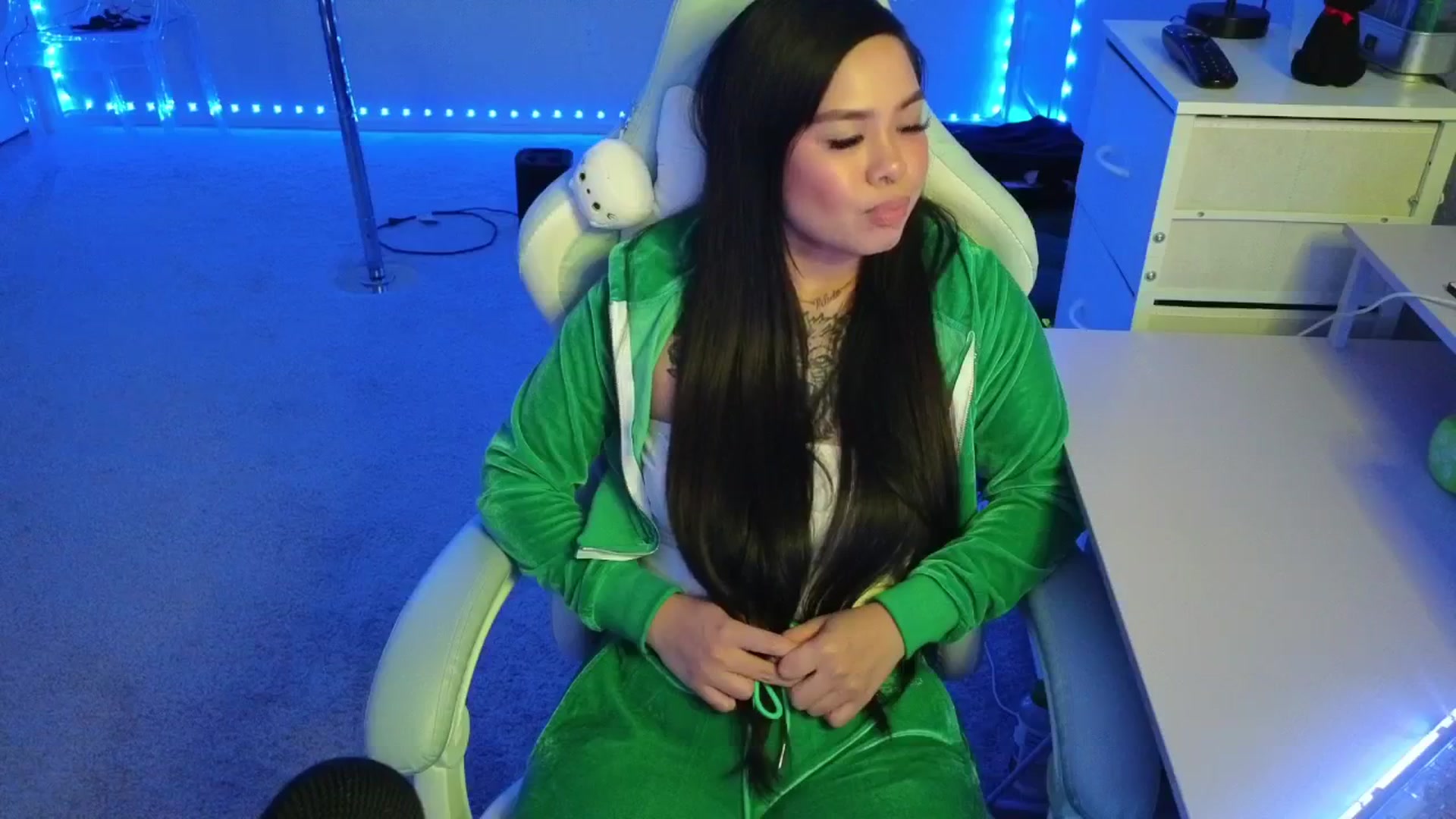 Gallery image thumbnail from dolllface's myfreecams stream on, 11/20/2025, 11:32 image 20 of 20